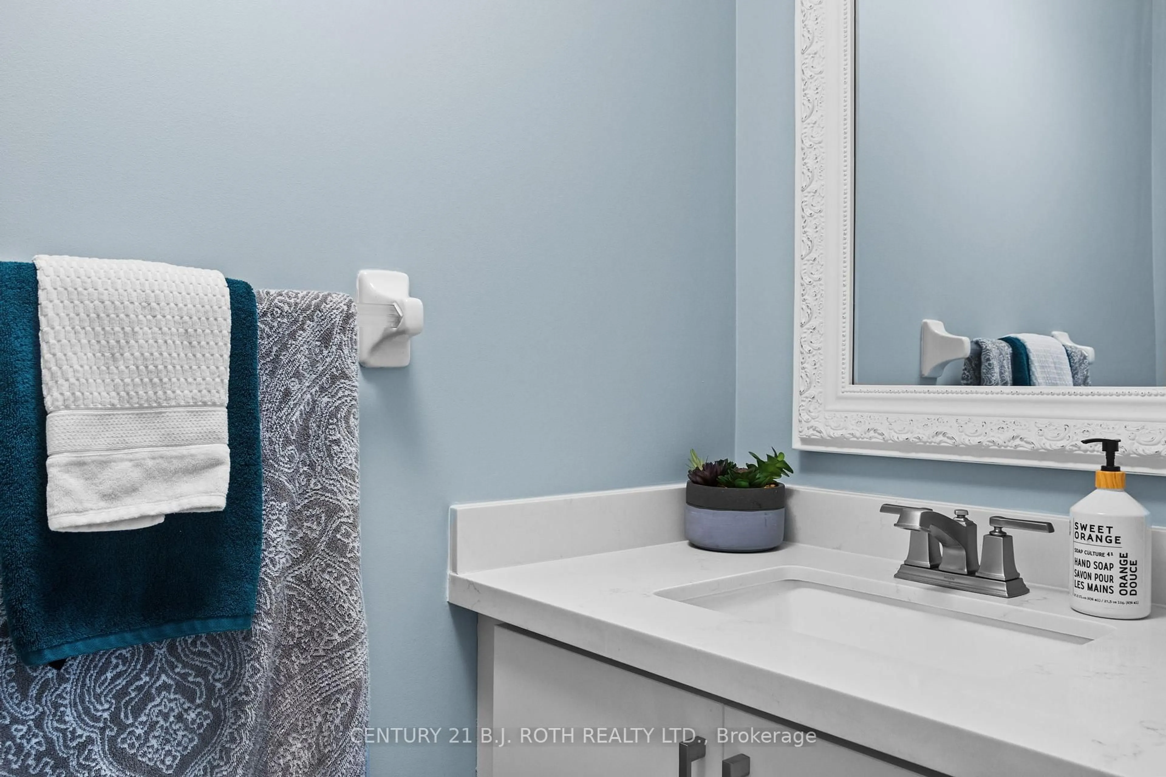 Contemporary bathroom, ceramic/tile floor for 5053 10TH Sdrd, Essa Ontario L0L 1N0