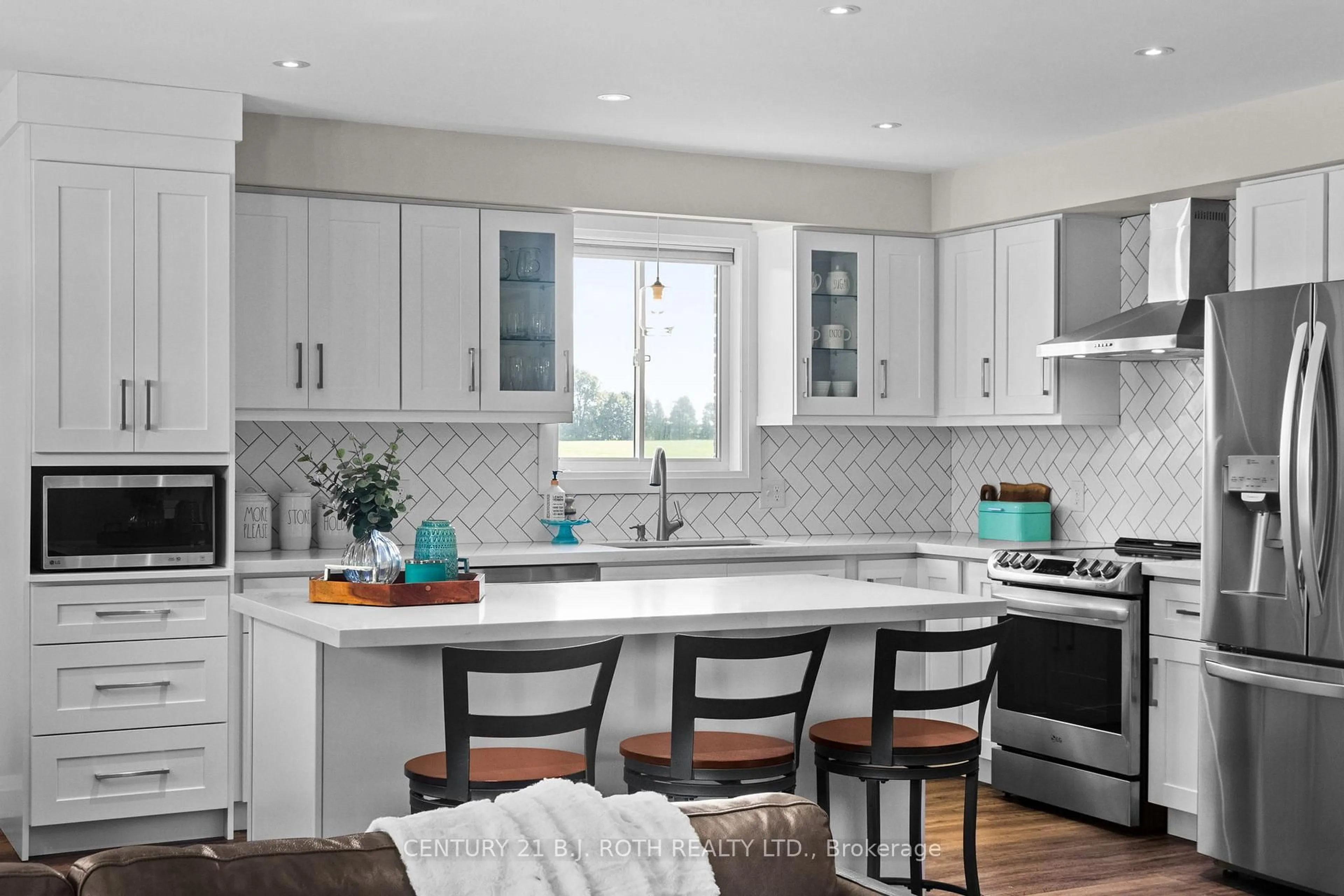 Contemporary kitchen, ceramic/tile floor for 5053 10TH Sdrd, Essa Ontario L0L 1N0