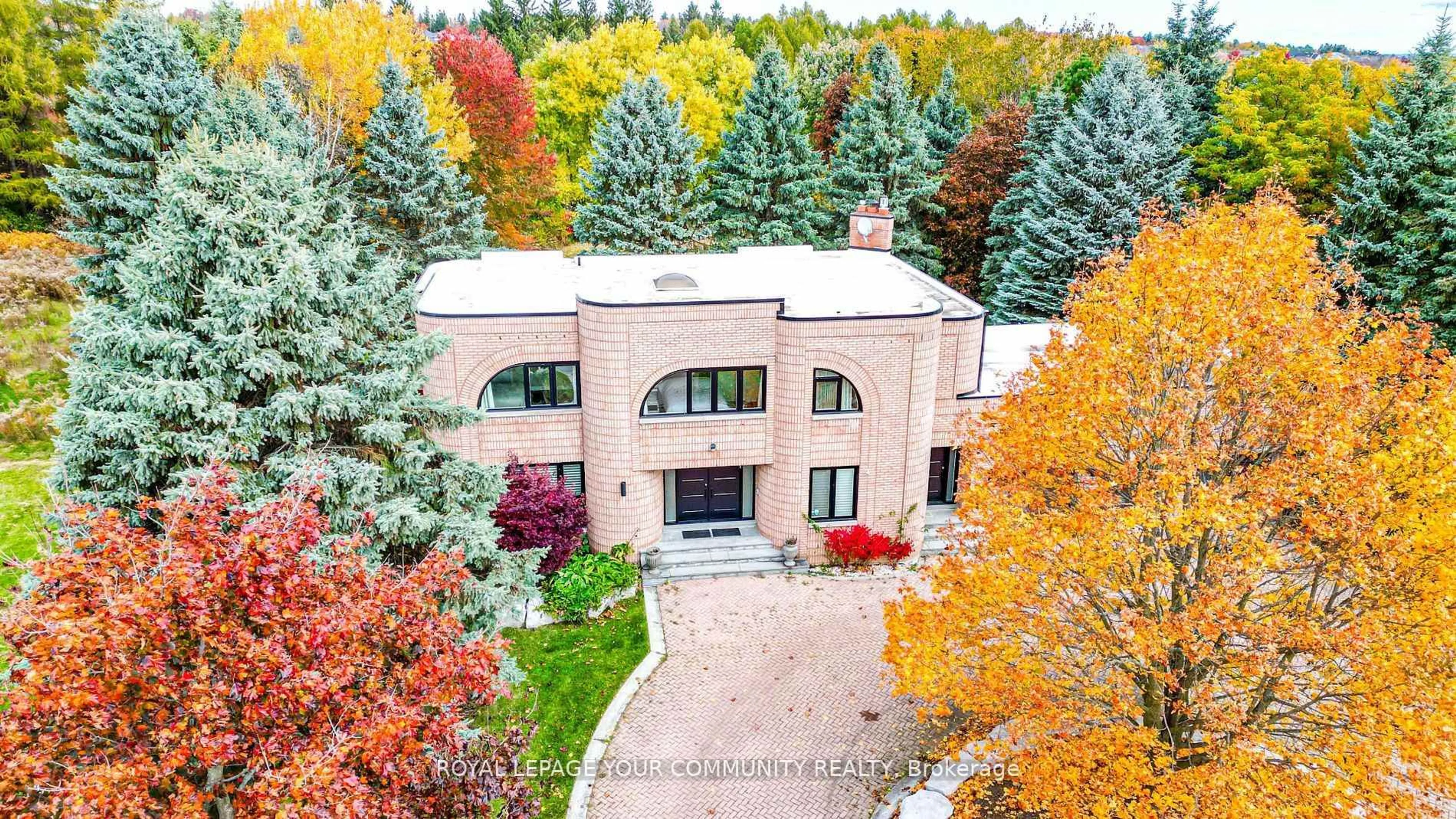 A pic from outside/outdoor area/front of a property/back of a property/a pic from drone, unknown for 23 Anglin Dr, Richmond Hill Ontario L4E 3M5