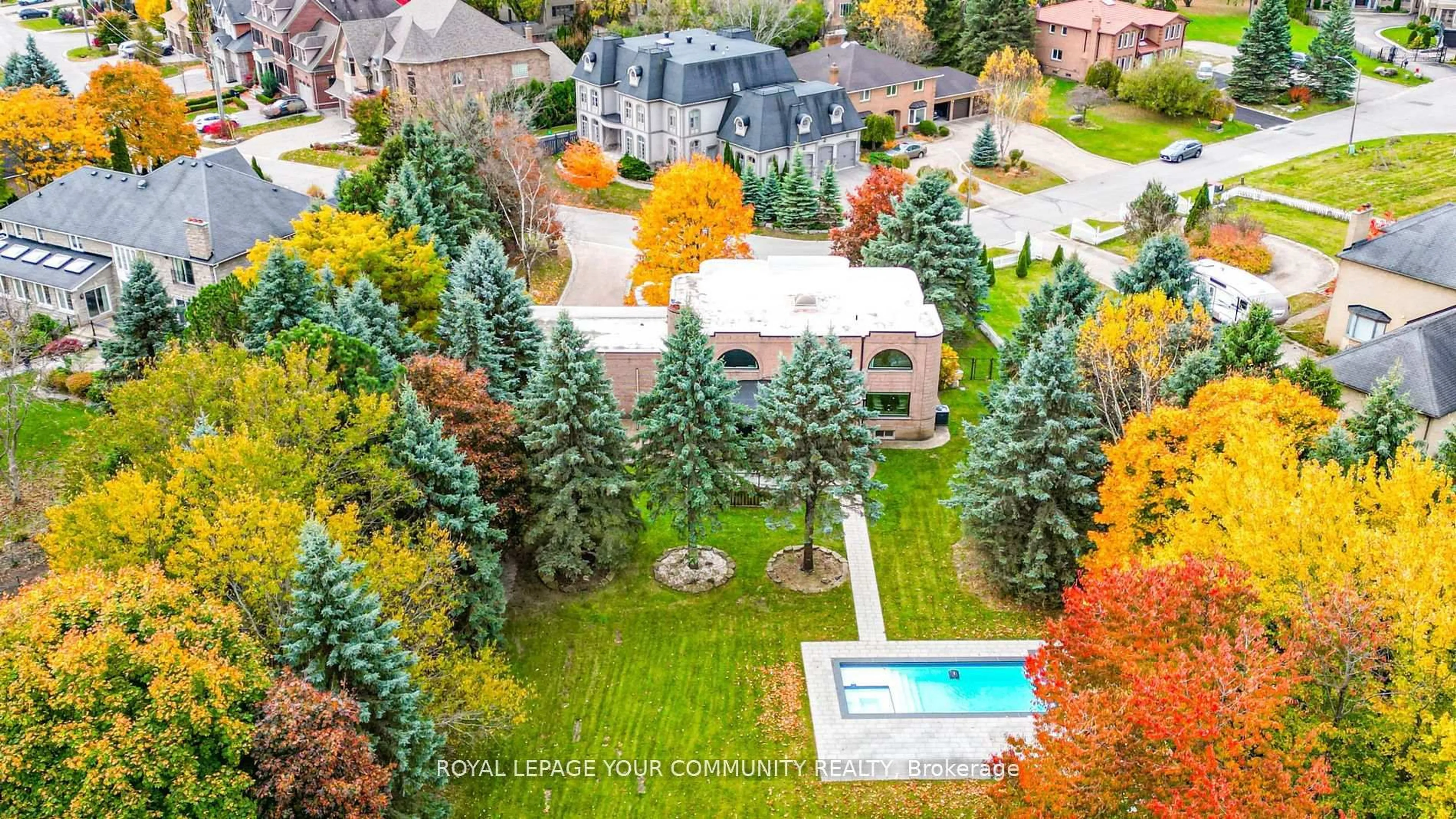 A pic from outside/outdoor area/front of a property/back of a property/a pic from drone, street for 23 Anglin Dr, Richmond Hill Ontario L4E 3M5