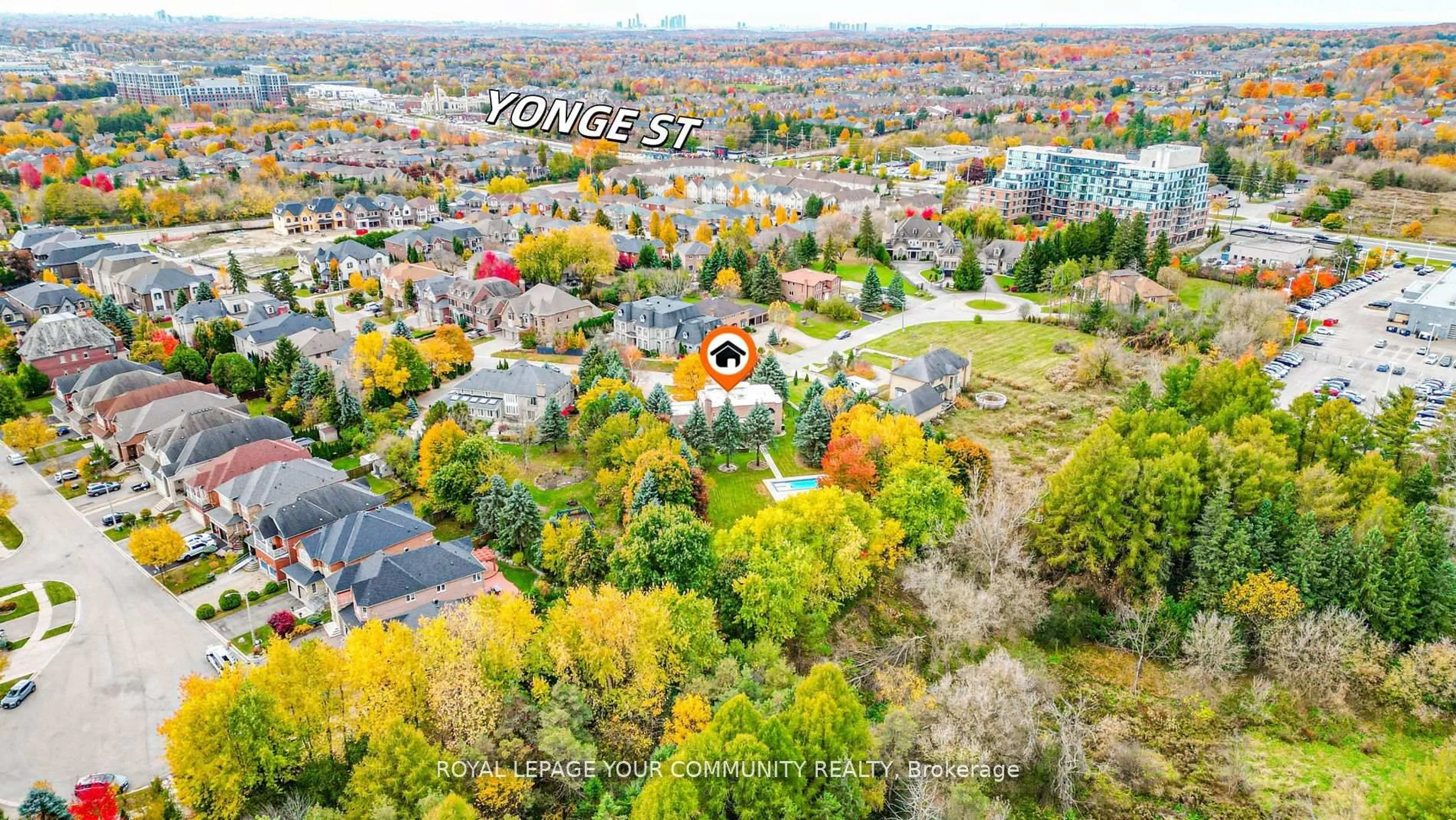 A pic from outside/outdoor area/front of a property/back of a property/a pic from drone, city buildings view from balcony for 23 Anglin Dr, Richmond Hill Ontario L4E 3M5