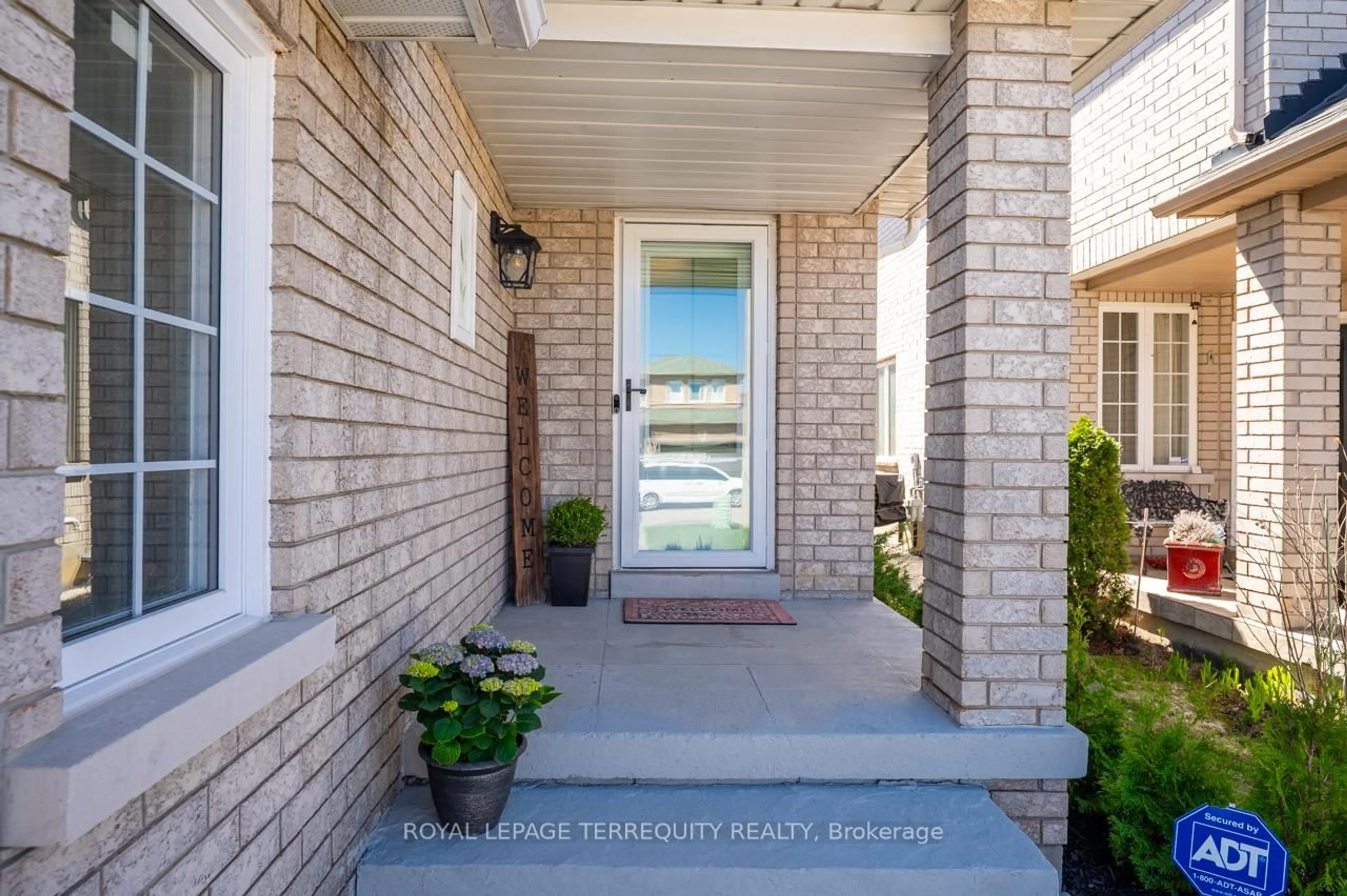 Indoor entryway for 9 Kalmar Cres, Richmond Hill Ontario L4E 3Z3