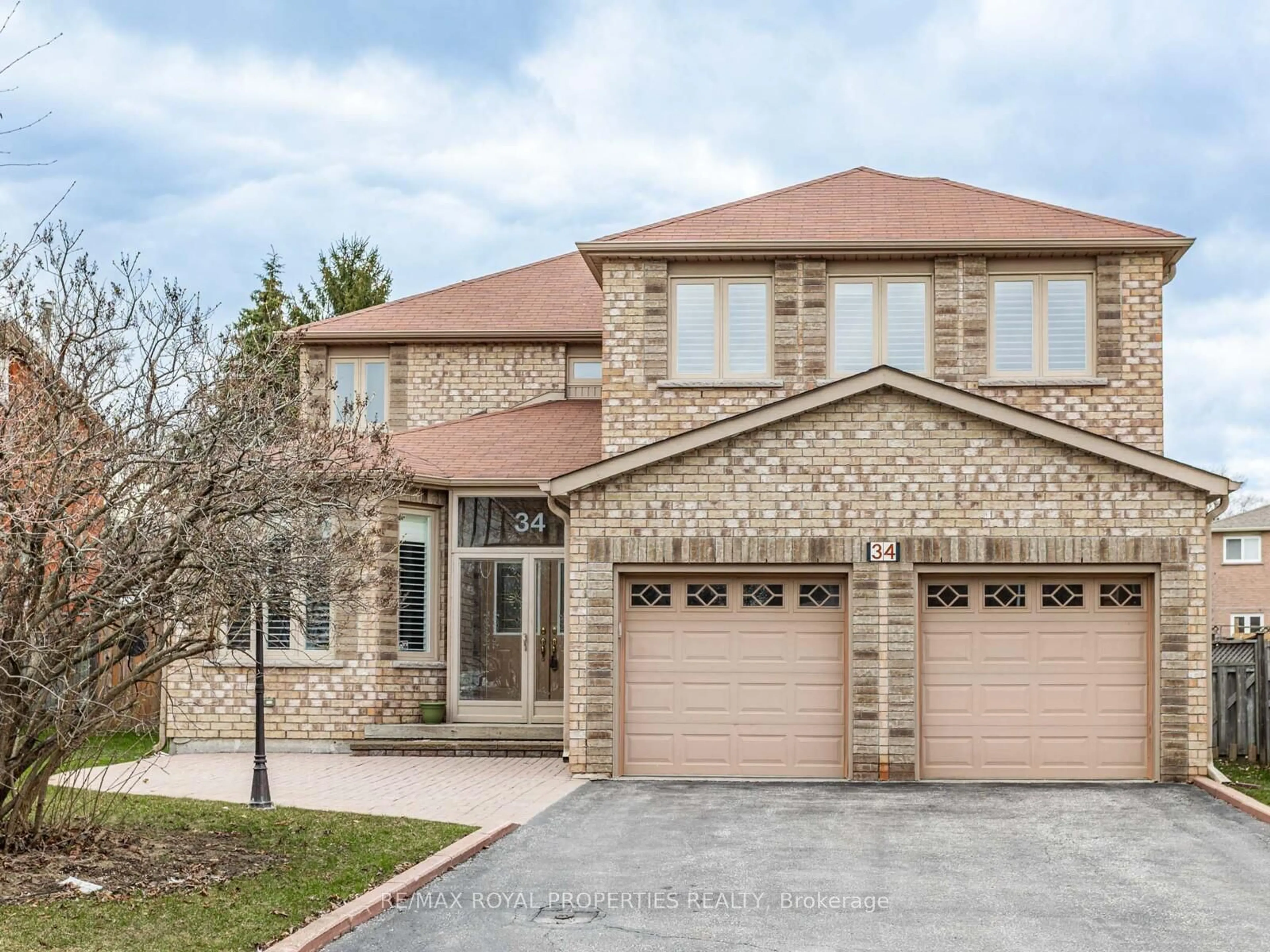 Home with brick exterior material, street for 34 Windhill Rd, Markham Ontario L3S 1P1