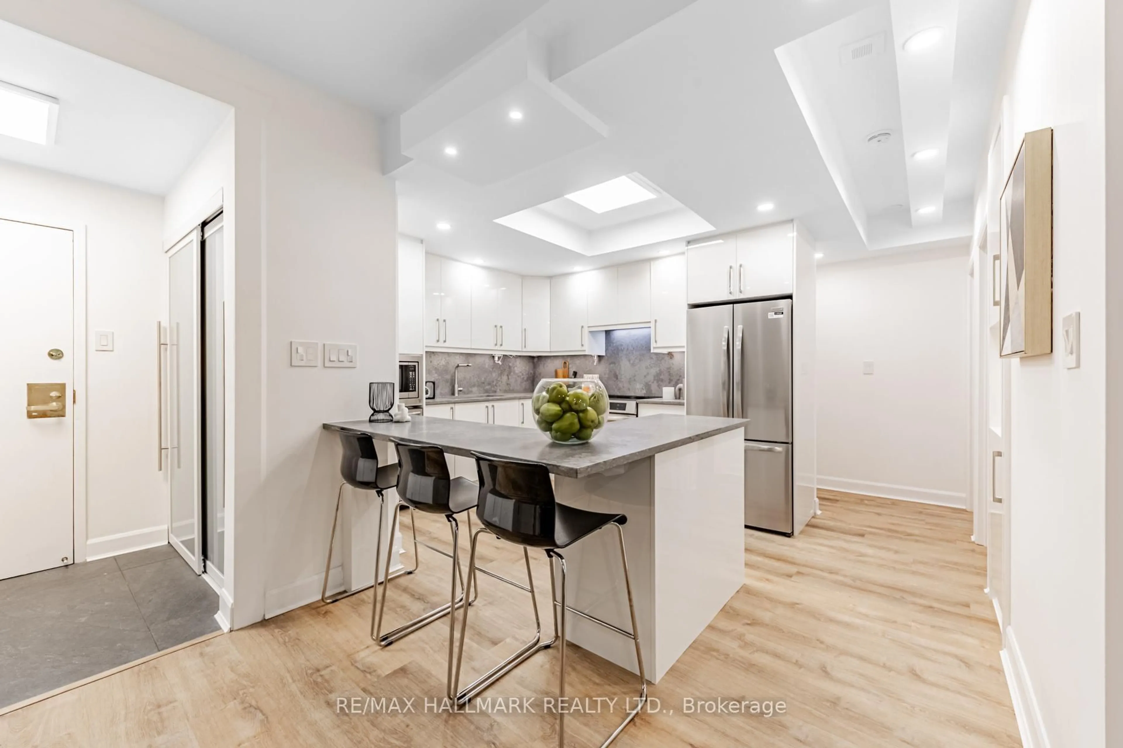 Contemporary kitchen, unknown for 333 Clark Ave #321, Vaughan Ontario L4J 7K4
