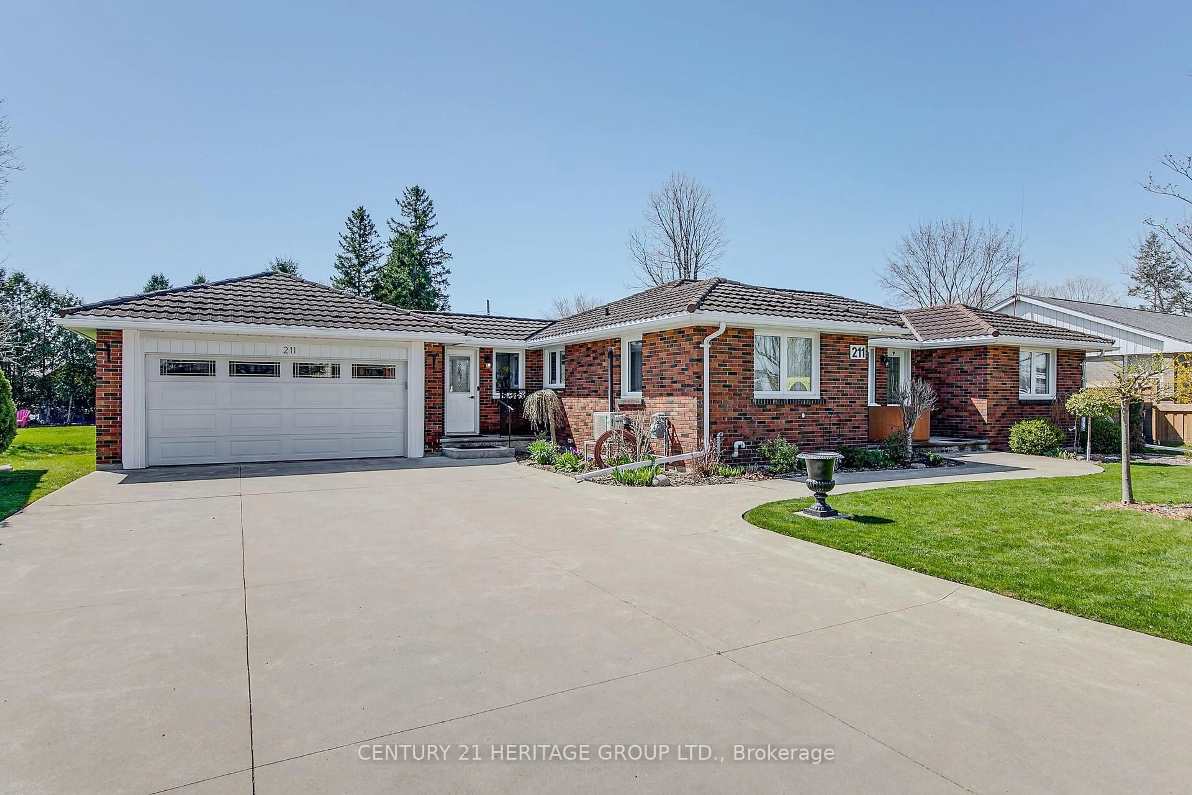 Home with brick exterior material, street for 211 Albert St, New Tecumseth Ontario L9R 1B6