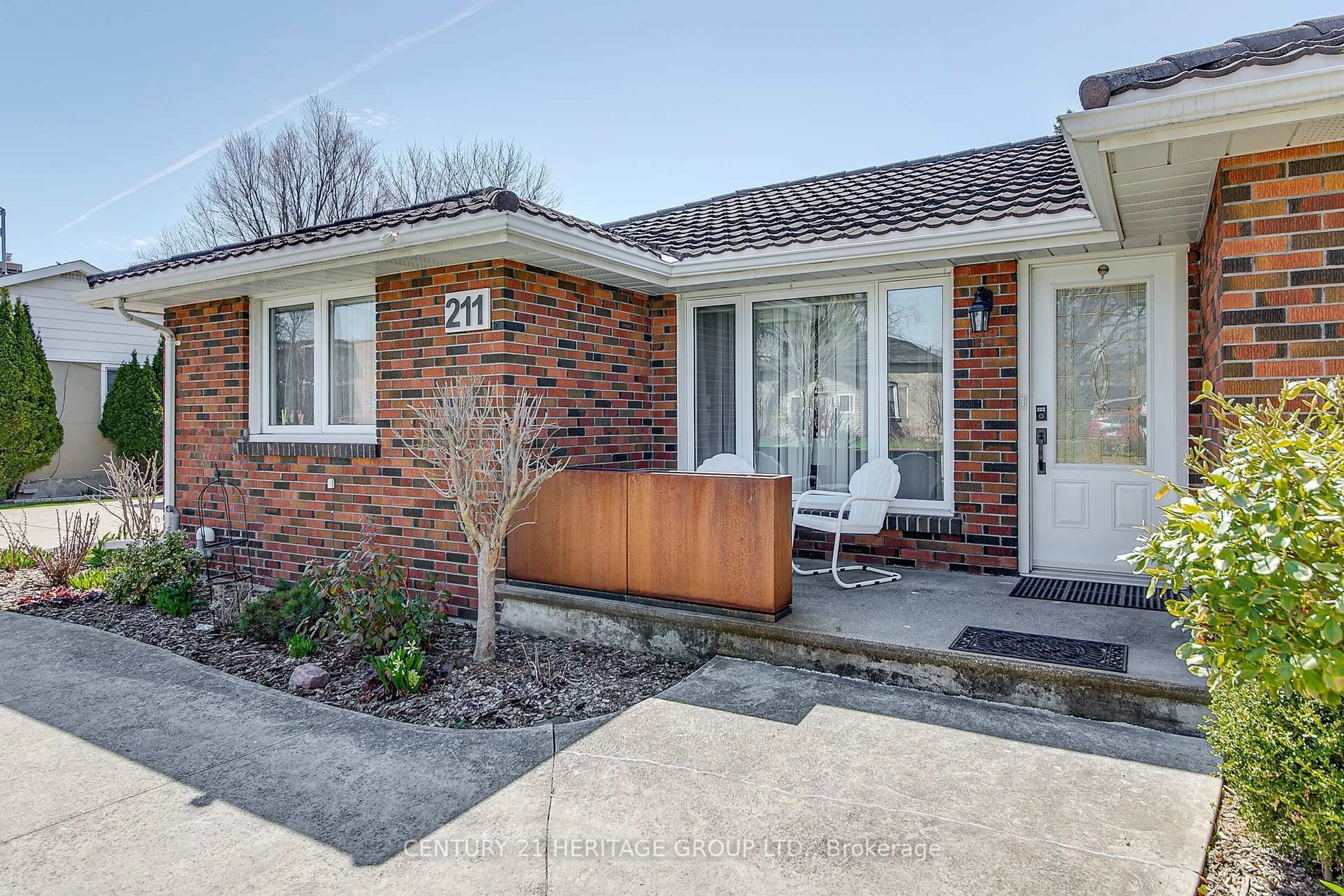 Home with brick exterior material, street for 211 Albert St, New Tecumseth Ontario L9R 1B6