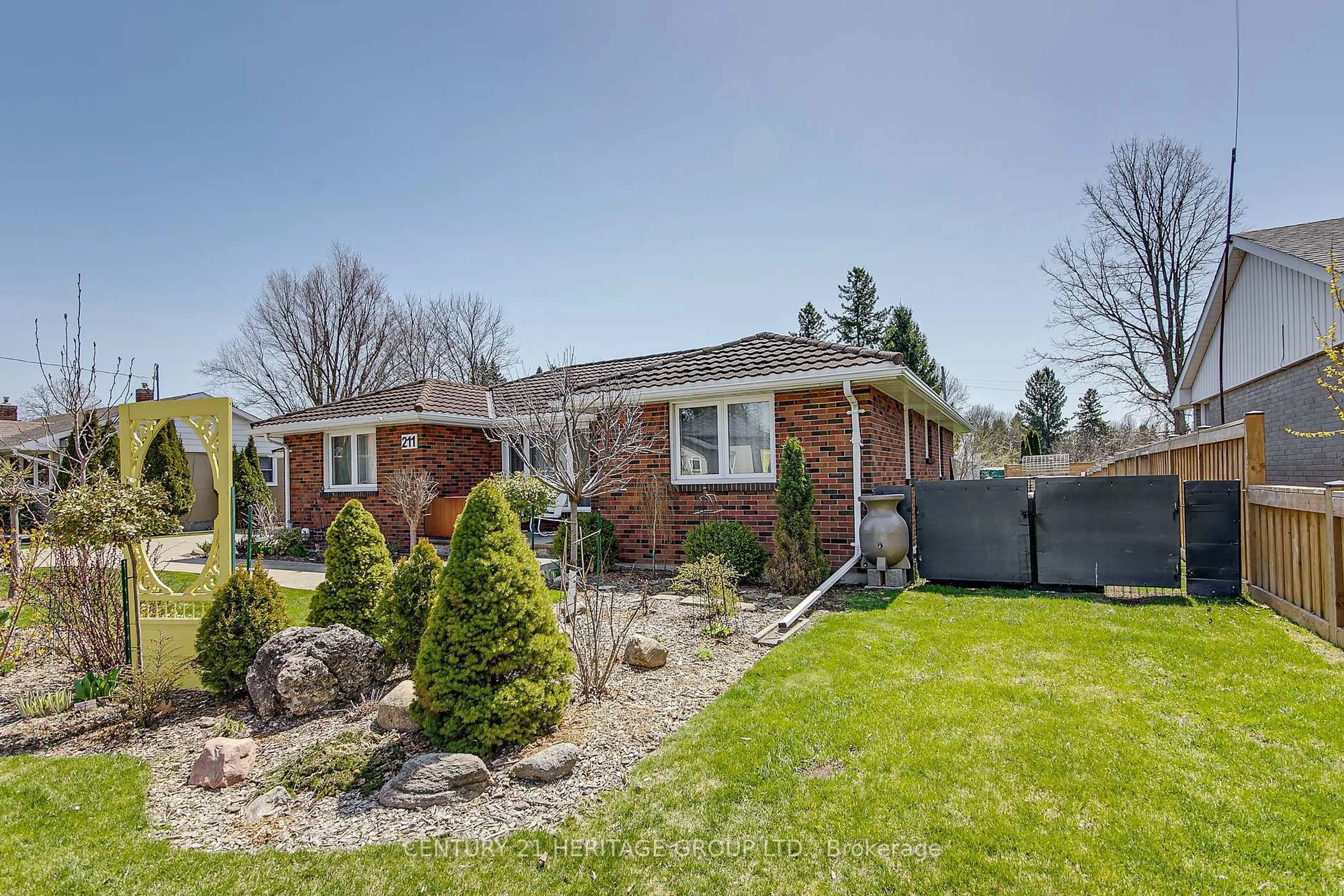 Home with brick exterior material, street for 211 Albert St, New Tecumseth Ontario L9R 1B6