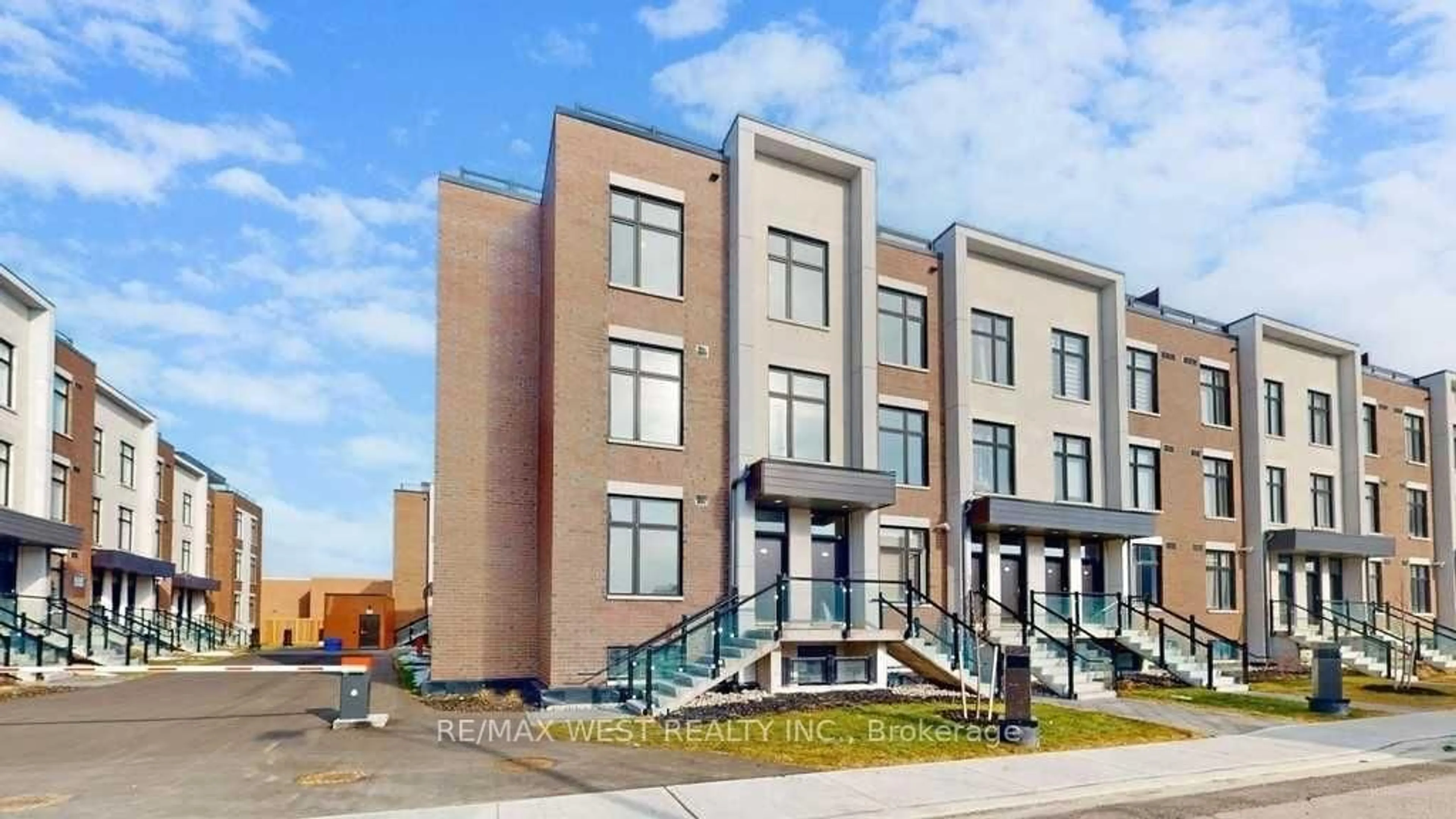 Home with brick exterior material, building for 9570 Islington Ave #223, Vaughan Ontario L4L 1A7