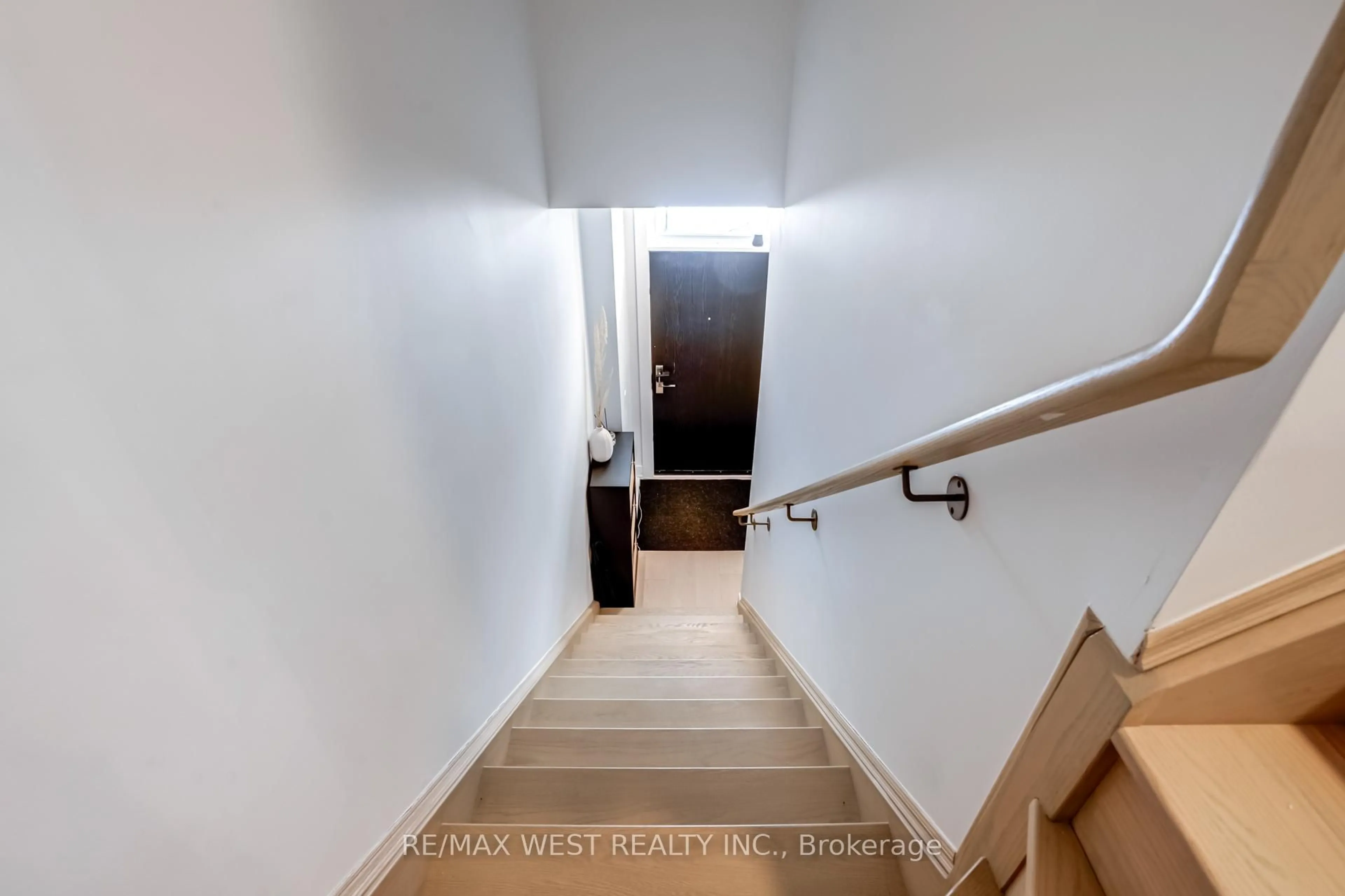 Stairs for 9570 Islington Ave #223, Vaughan Ontario L4L 1A7