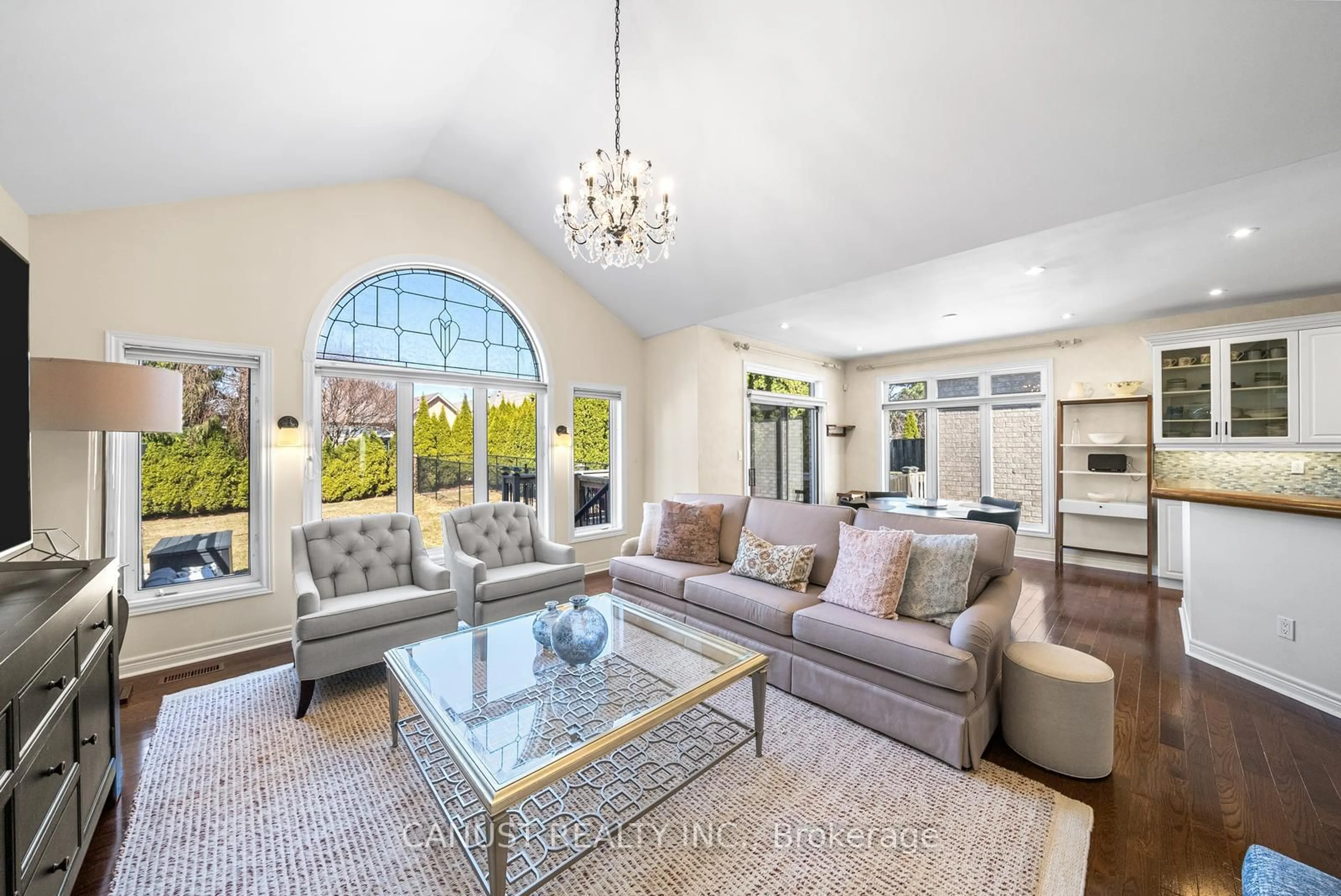 Living room with furniture, ceramic/tile floor for 527 Laurelwood Gate, Newmarket Ontario L3X 2H3