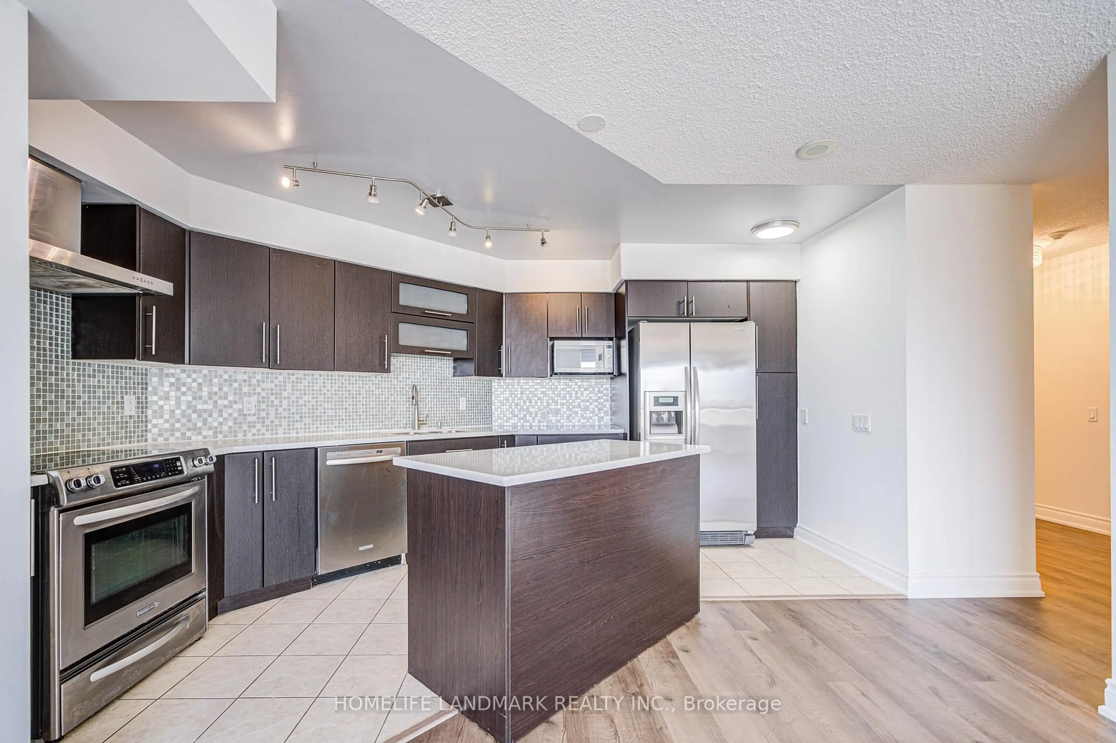 Open concept kitchen, unknown for 9017 Leslie St #311, Richmond Hill Ontario L4B 4R8