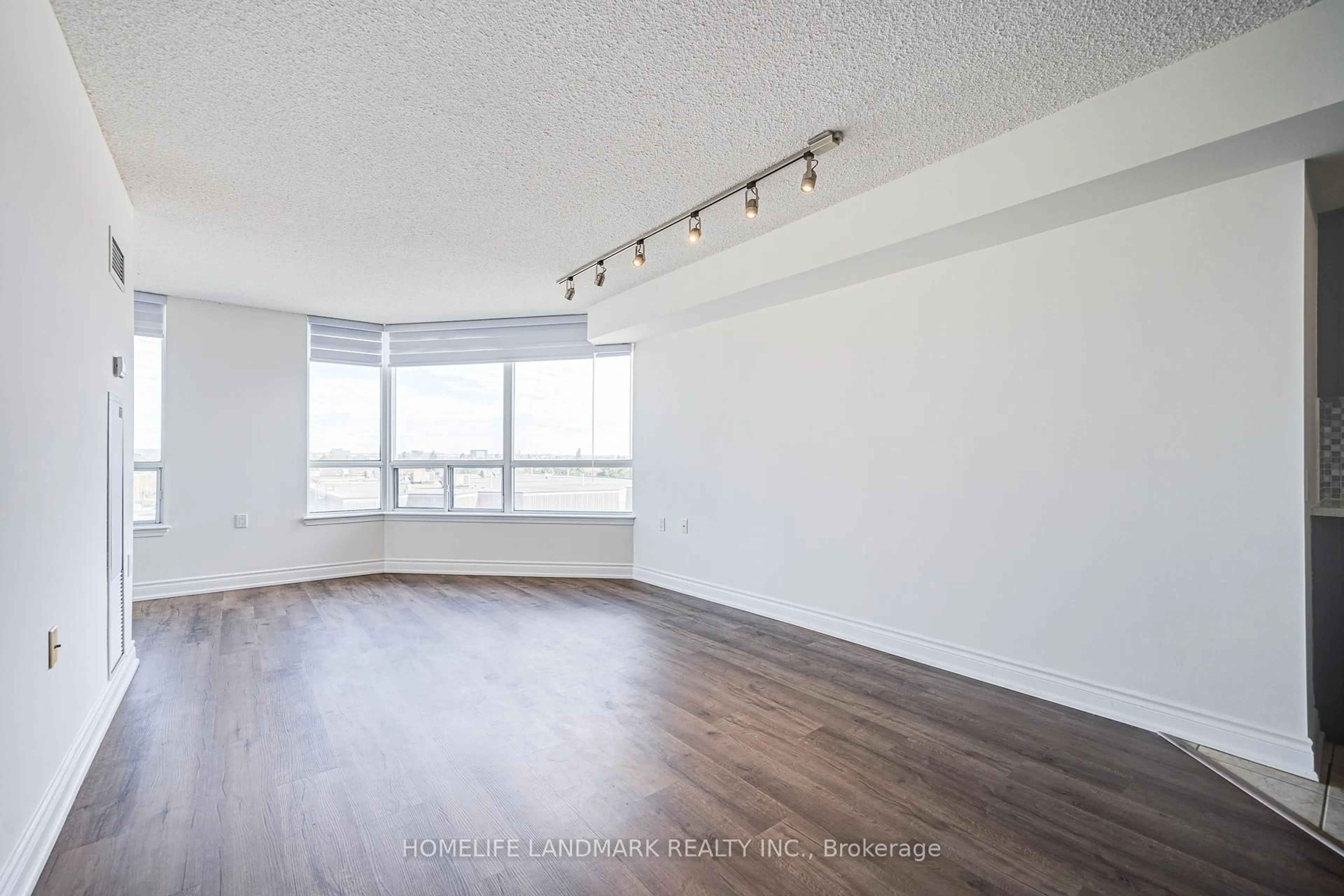 A pic of a room for 9017 Leslie St #311, Richmond Hill Ontario L4B 4R8