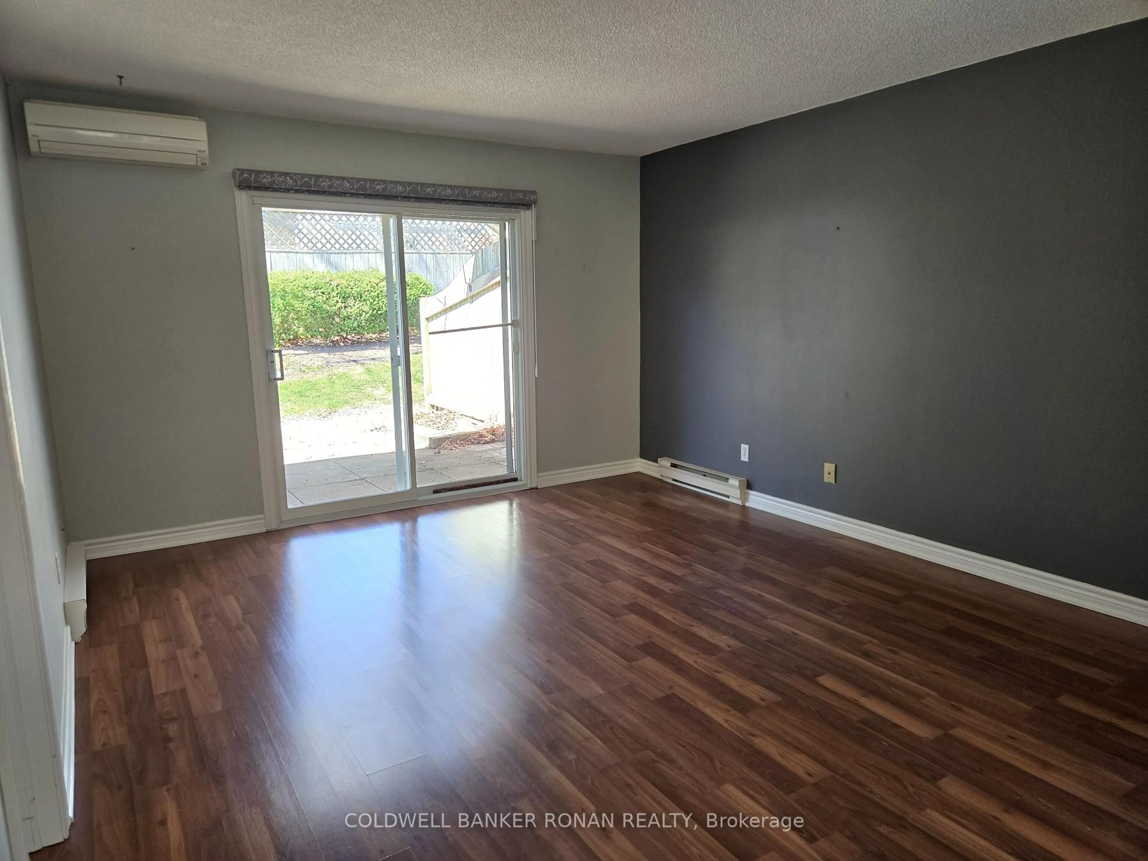 A pic of a room for 77 Mill St #19, New Tecumseth Ontario L0G 1W0