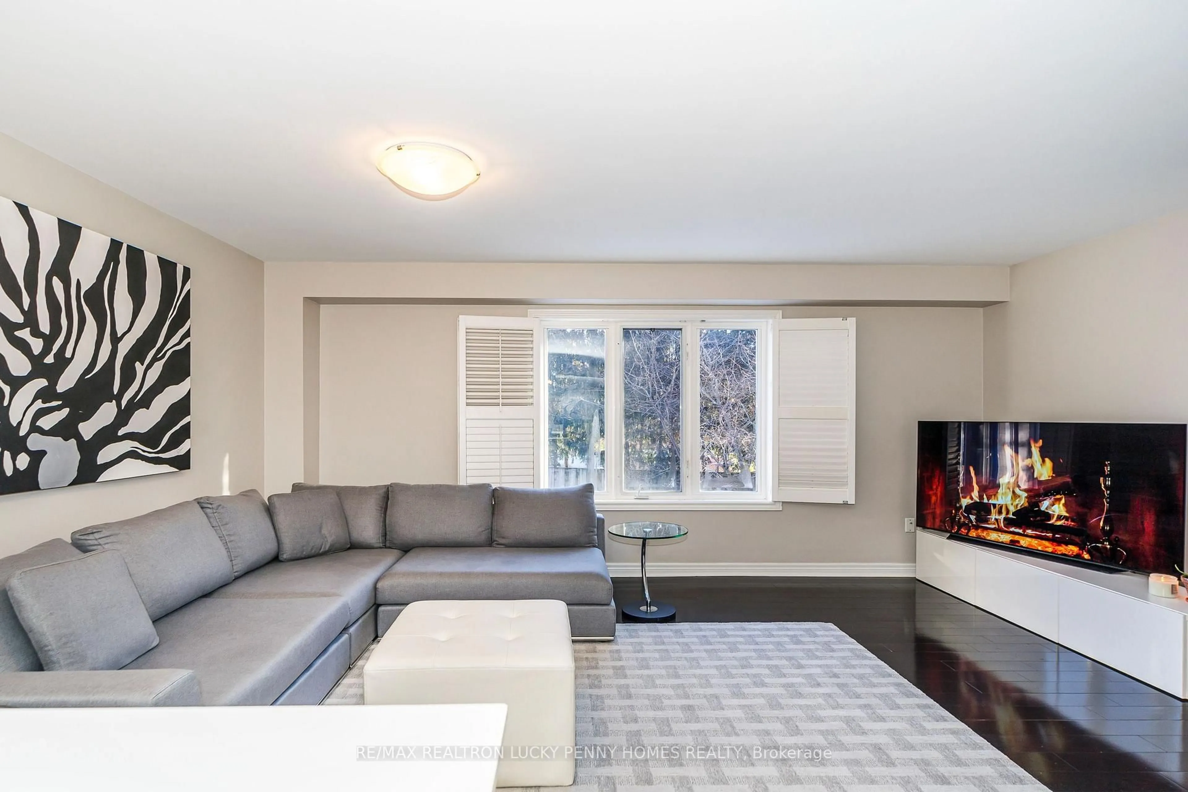 Living room with furniture, unknown for 30 Sunway Sq, Markham Ontario L3P 7X4