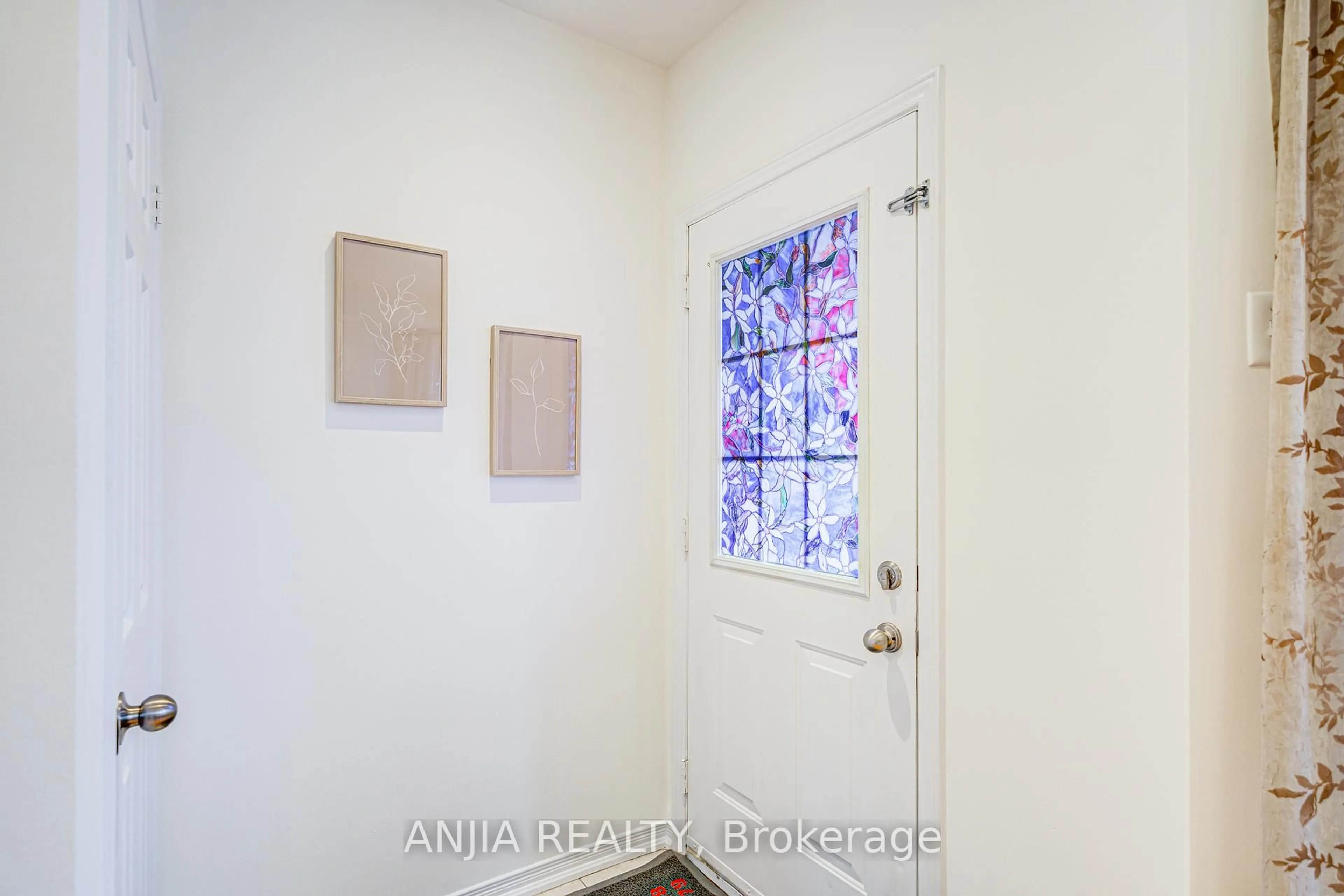 Indoor entryway for 5 Hartmoor St, Markham Ontario L6E 2C7