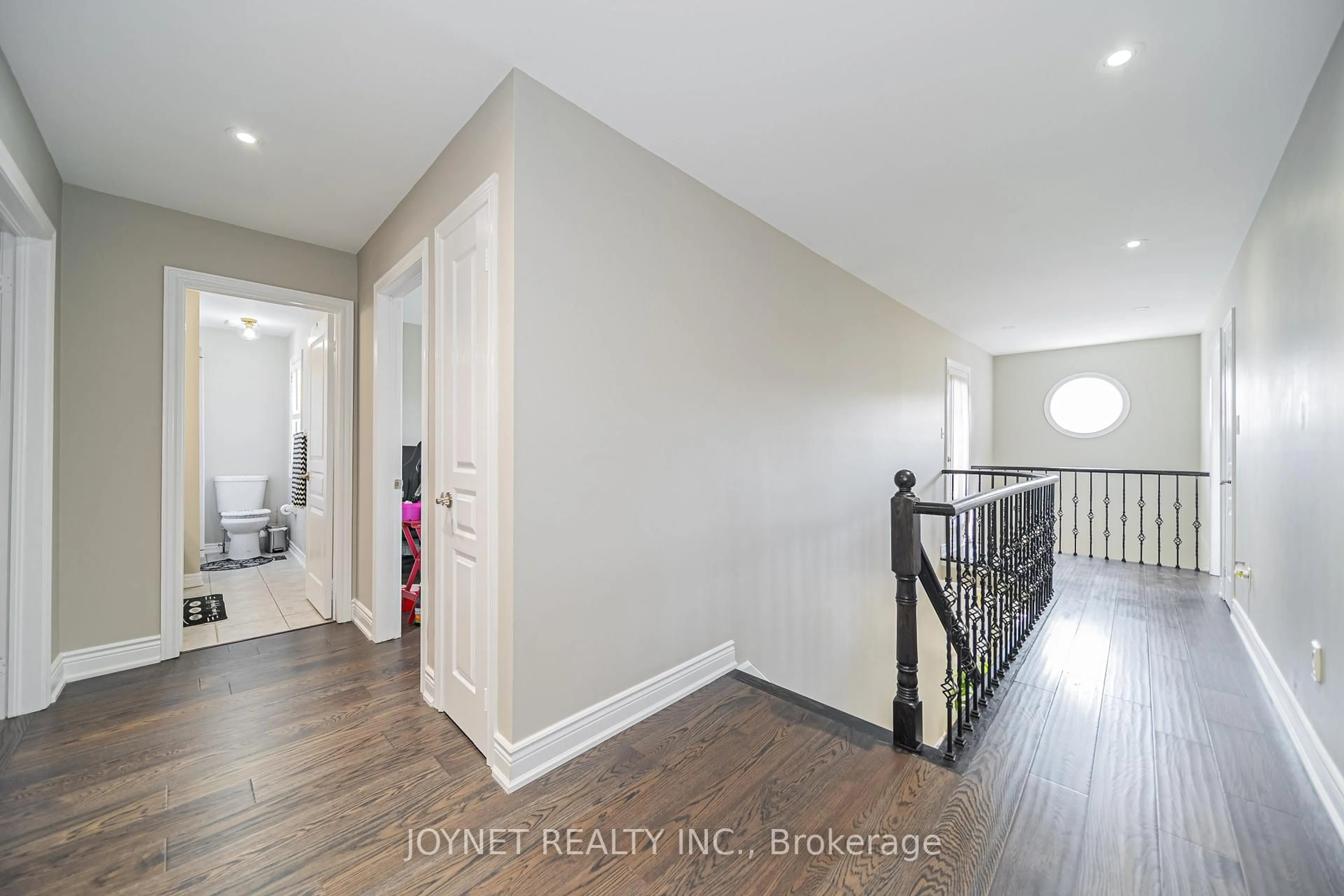 Indoor entryway for 36 Newbridge Ave, Richmond Hill Ontario L4E 3Z9