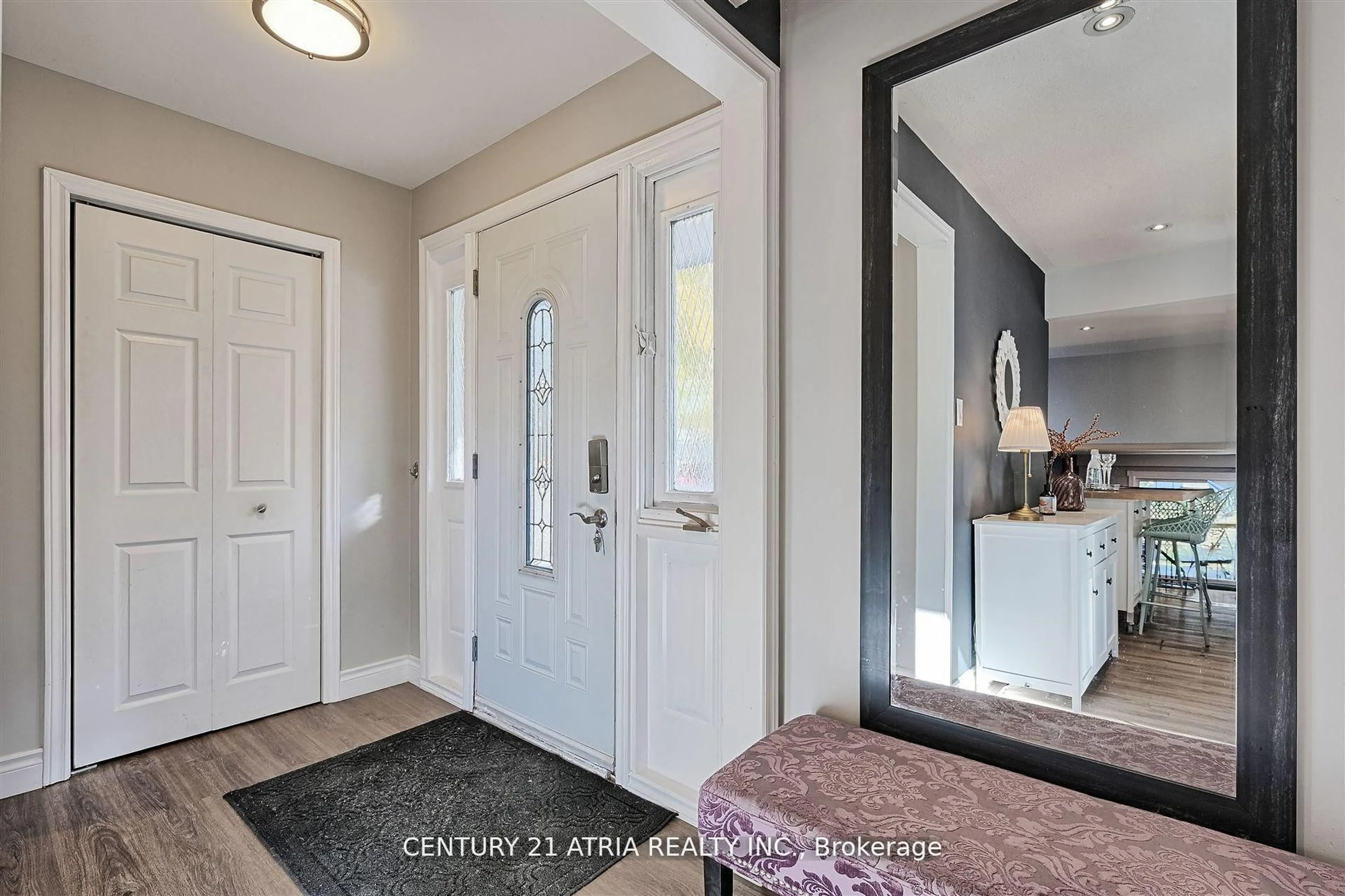 Indoor entryway for 41 Pringle Ave, Markham Ontario L3P 2P3