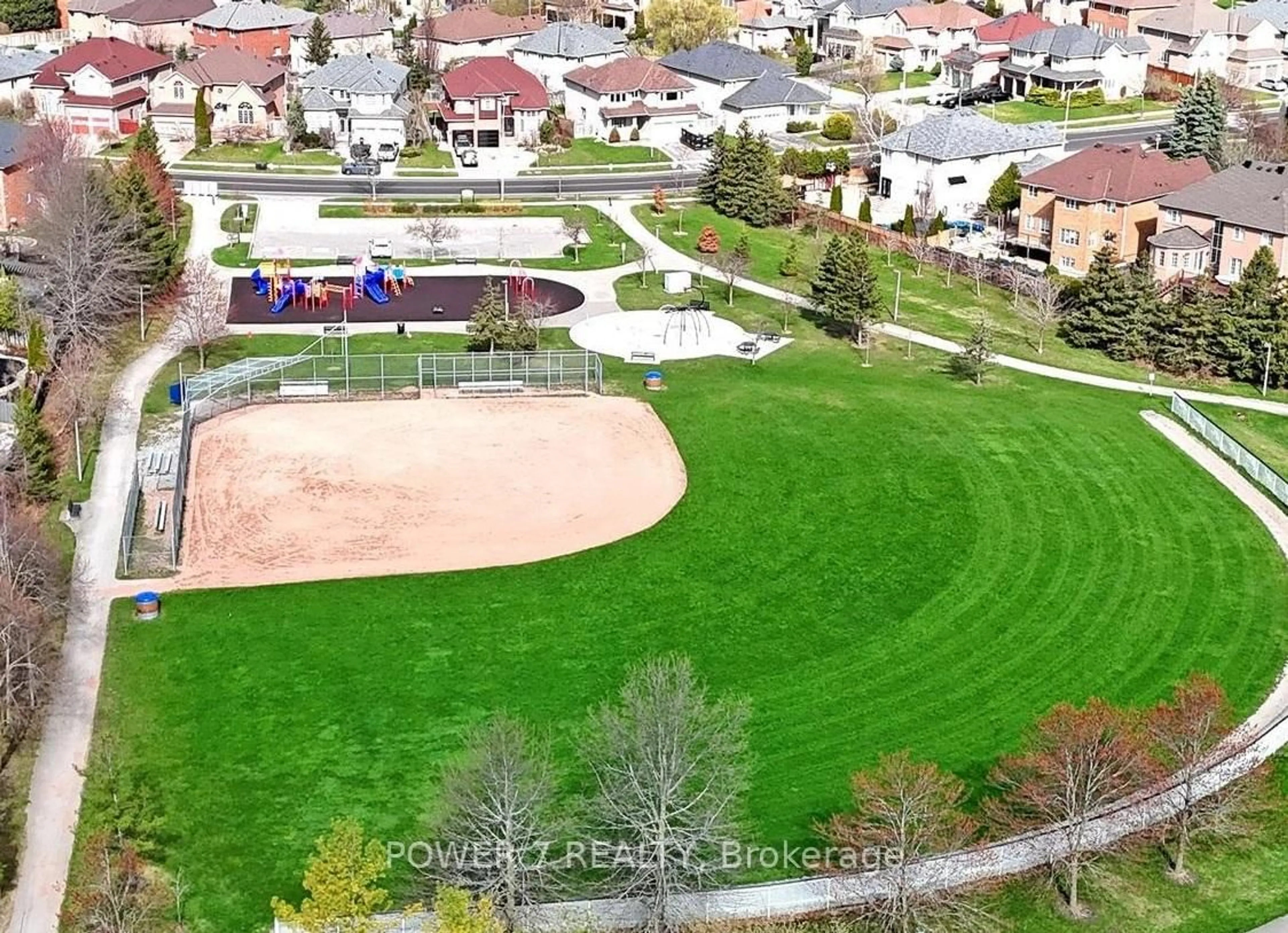 A pic from outside/outdoor area/front of a property/back of a property/a pic from drone, unknown for 101 Boxwood Cres, Markham Ontario L3S 4A3
