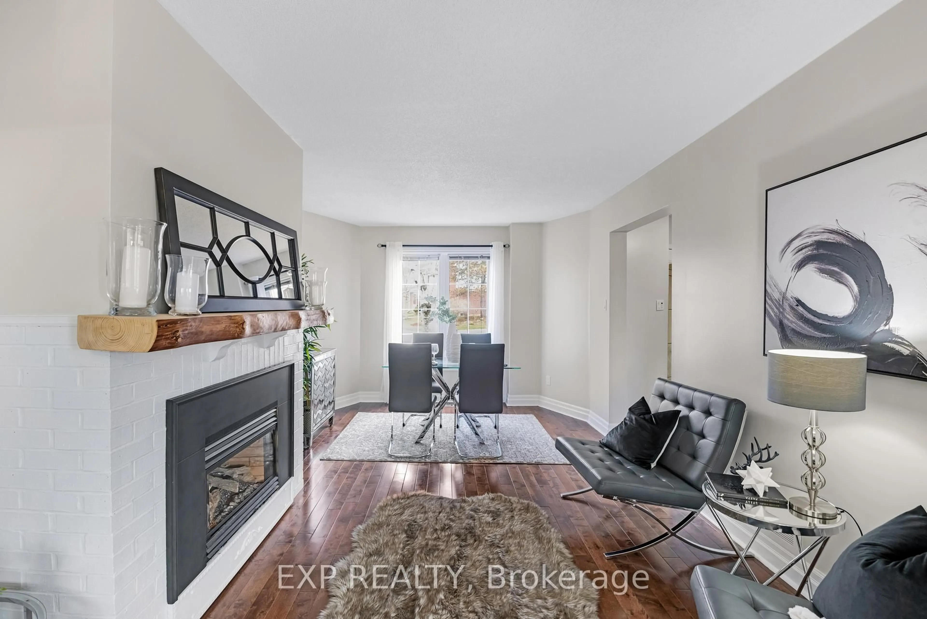 Living room with furniture, unknown for 6 Adams Crt #6, Uxbridge Ontario L9P 1G2