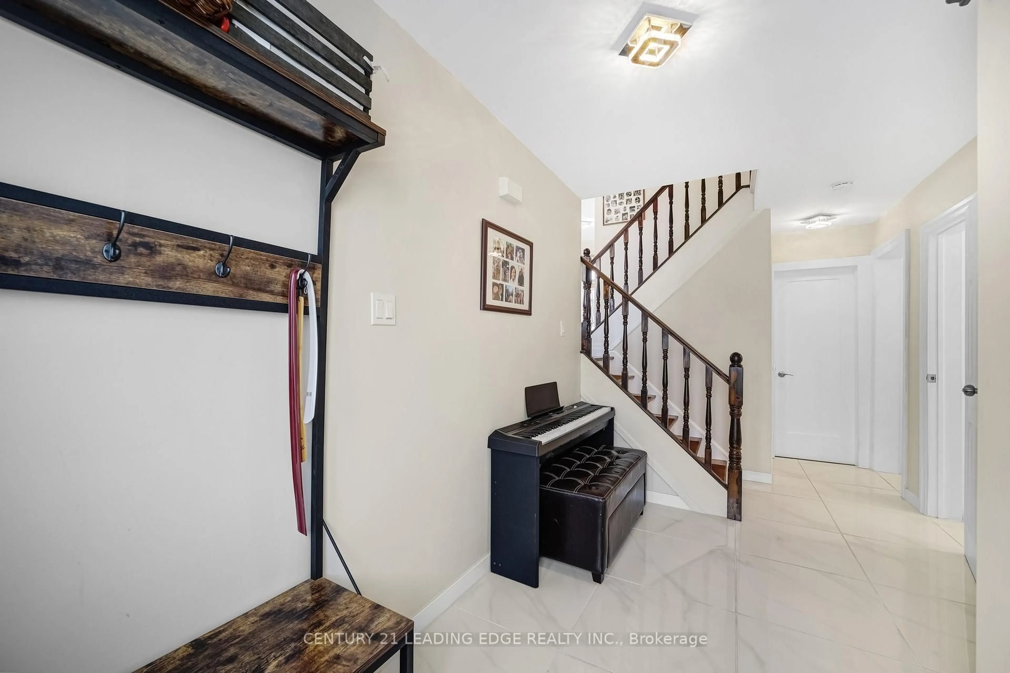 Indoor entryway for 12 Mckeown St, New Tecumseth Ontario L0G 1A0