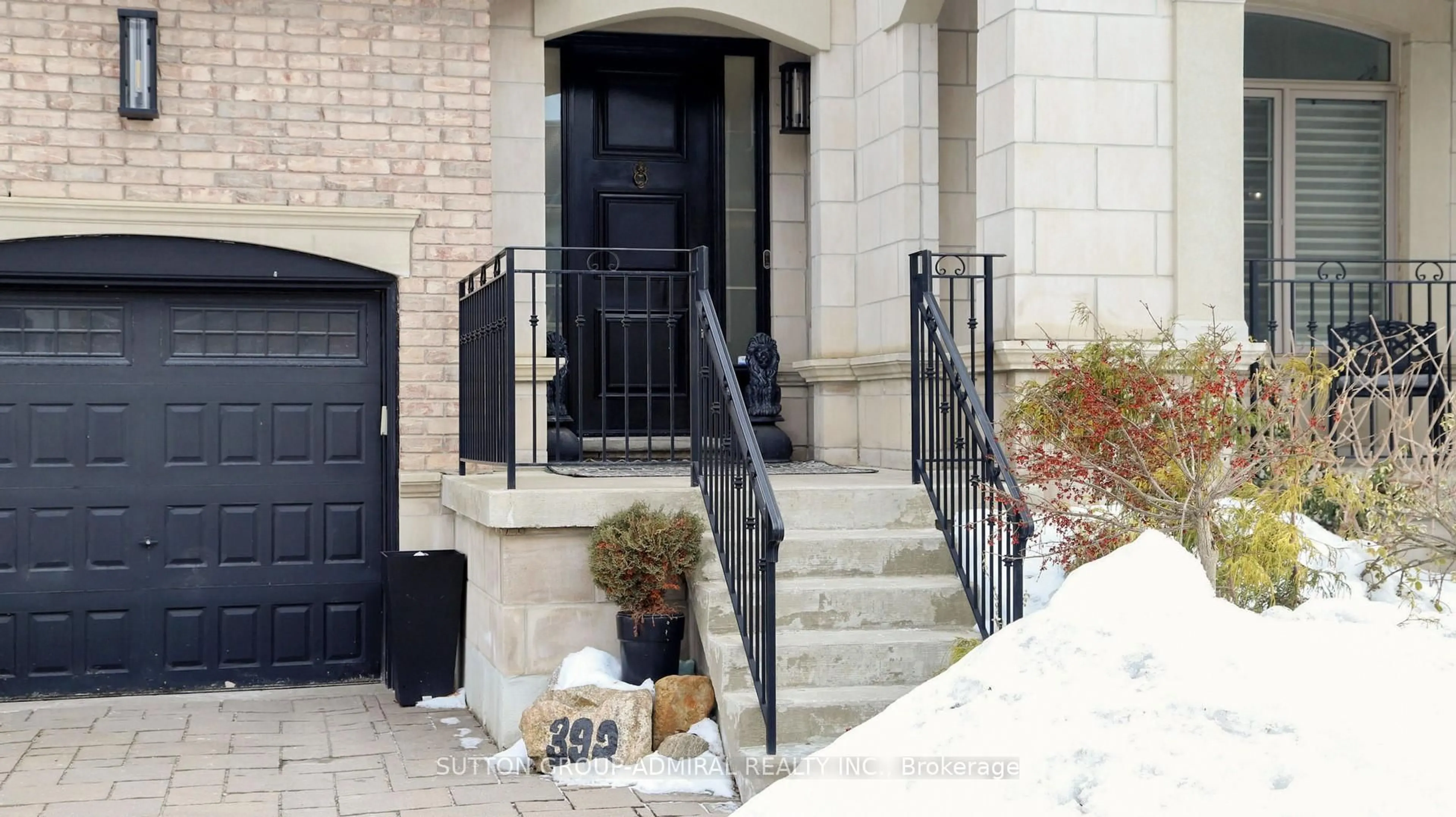 Indoor entryway for 392 Woodgate Pines Dr, Vaughan Ontario L4H 3X4