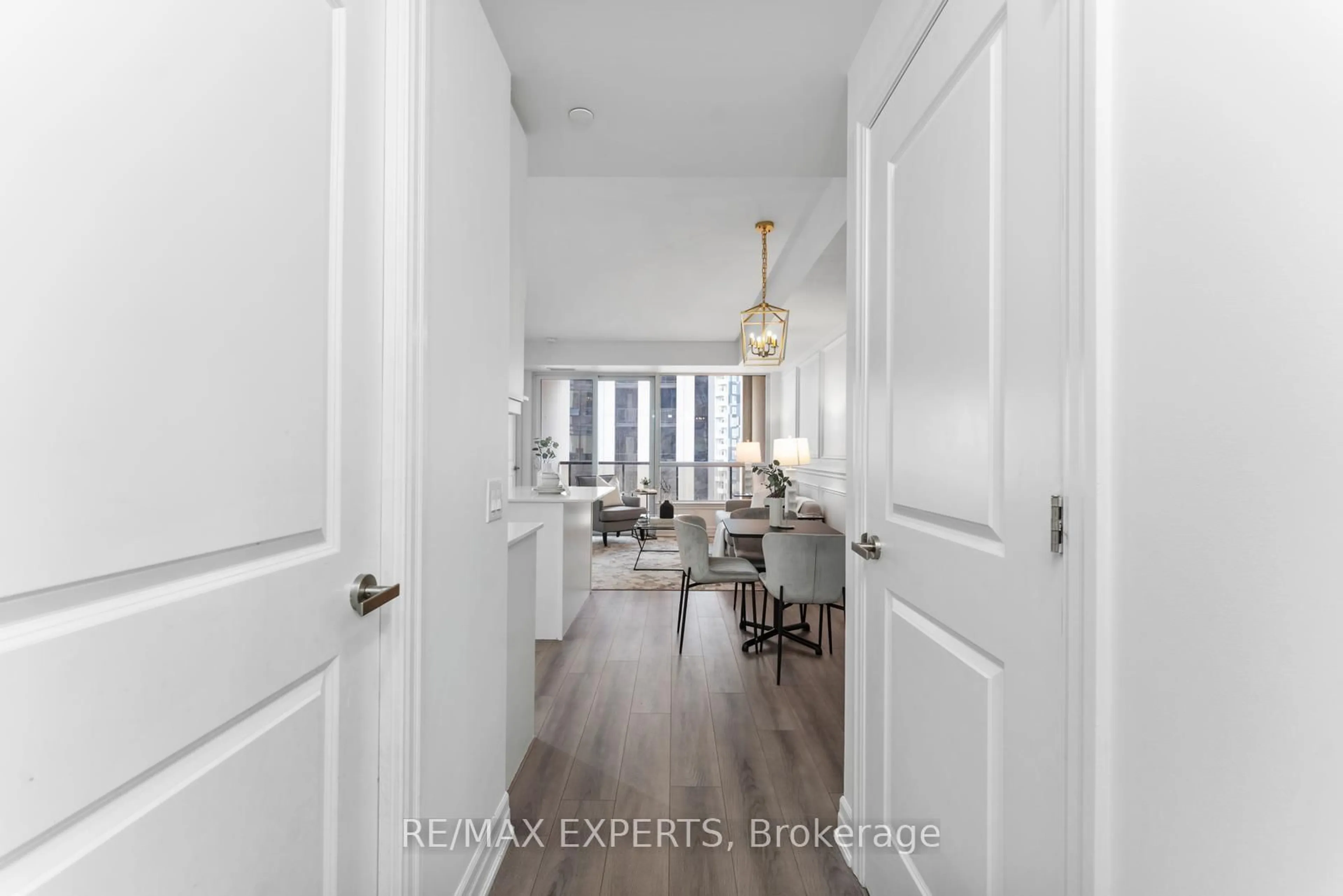 Indoor entryway for 9075 Jane St #1010, Vaughan Ontario L4K 0L7