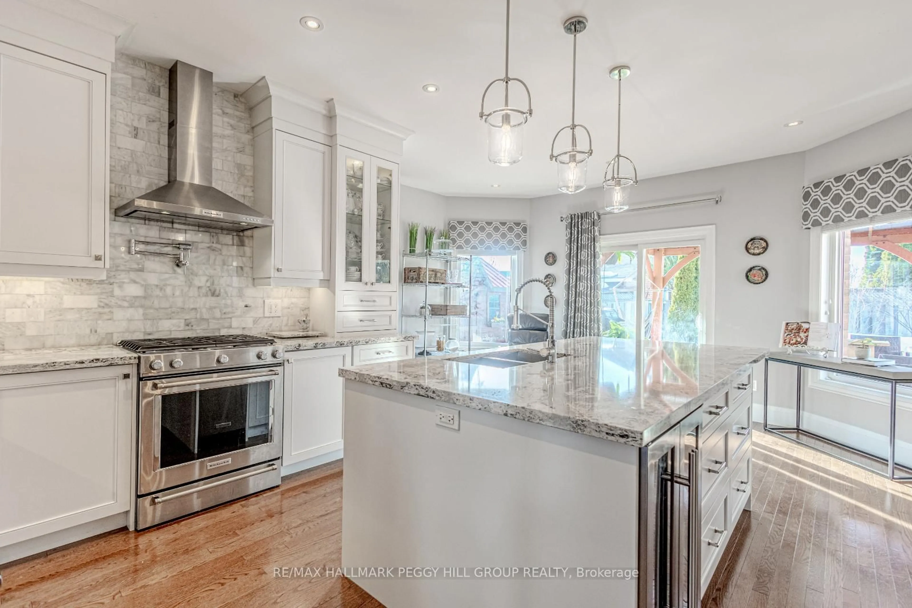 Open concept kitchen, ceramic/tile floor for 1940 Webster Blvd, Innisfil Ontario L9S 2A5