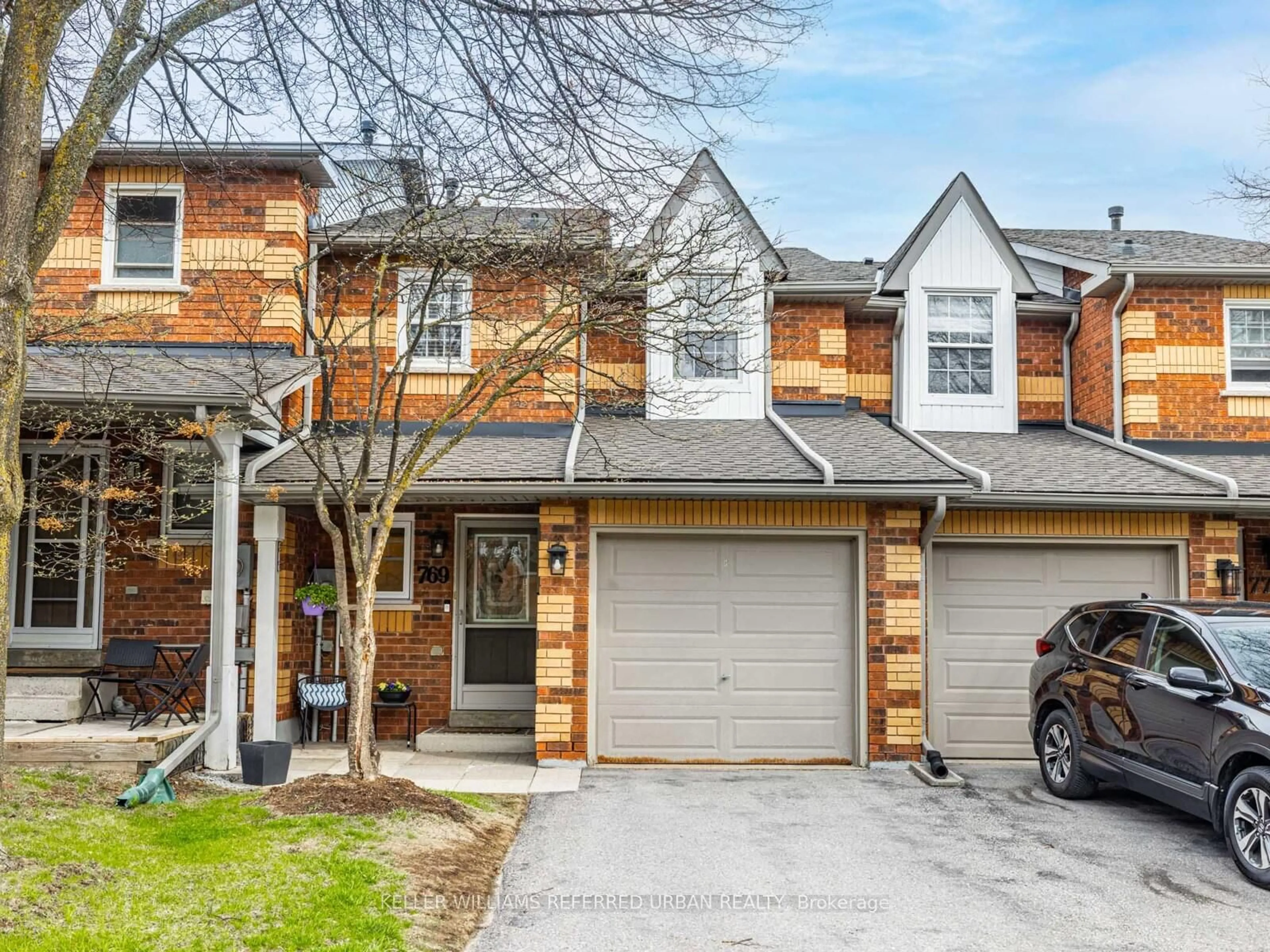 Home with brick exterior material, street for 769 Caradonna Cres, Newmarket Ontario L3X 1W5