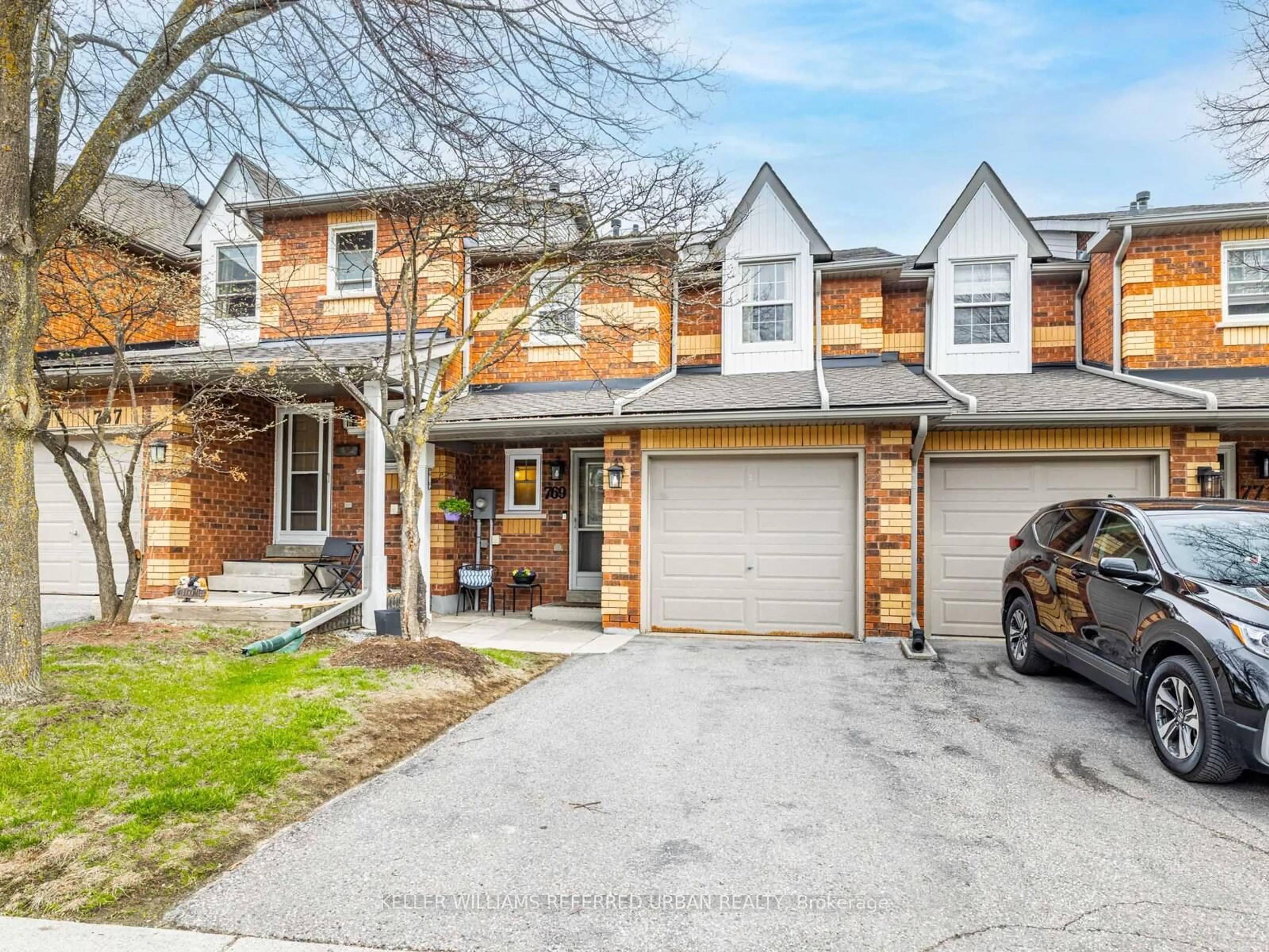 Home with brick exterior material, street for 769 Caradonna Cres, Newmarket Ontario L3X 1W5