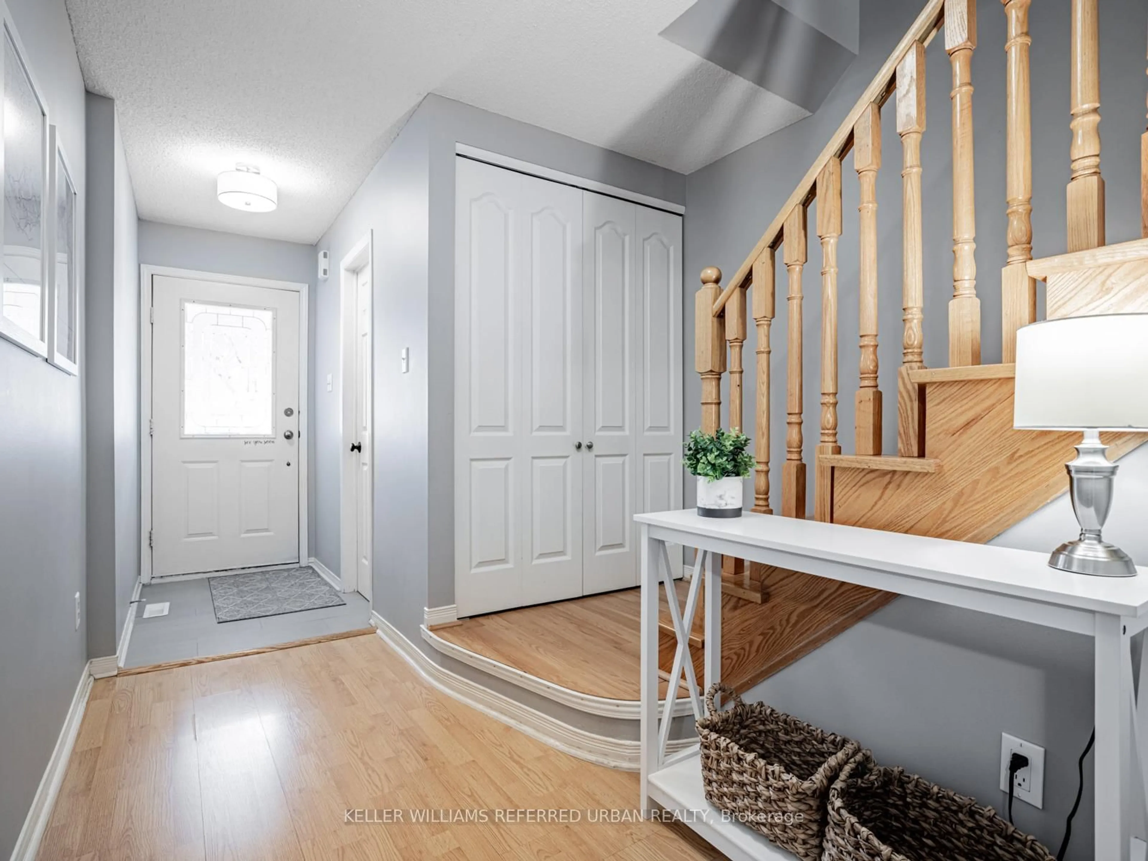 Indoor entryway for 769 Caradonna Cres, Newmarket Ontario L3X 1W5