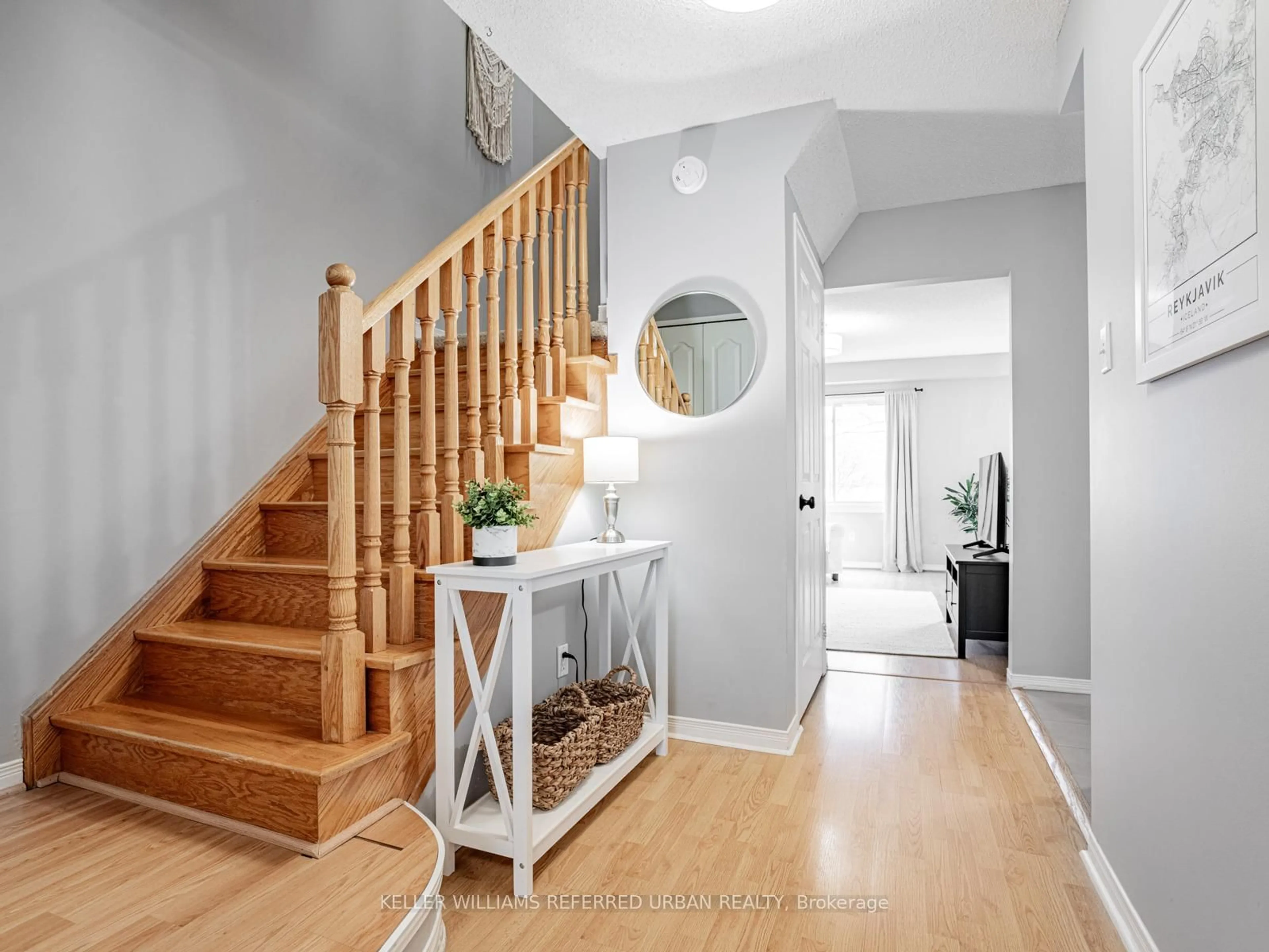 Indoor entryway for 769 Caradonna Cres, Newmarket Ontario L3X 1W5