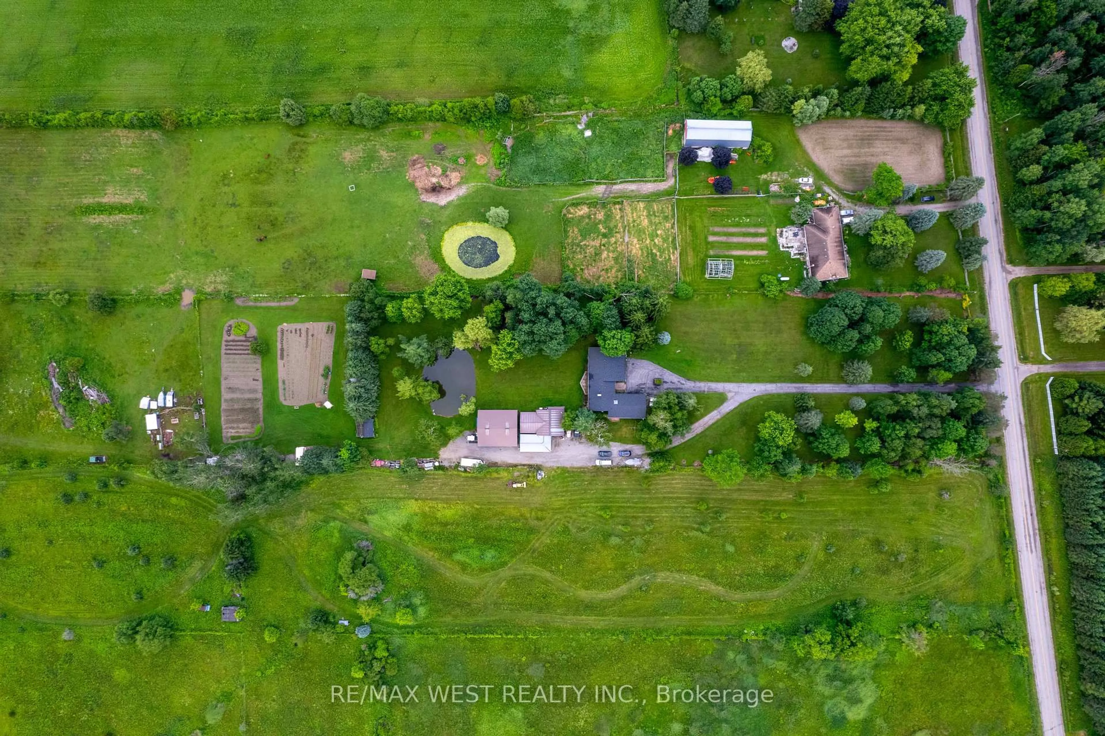 A pic from outside/outdoor area/front of a property/back of a property/a pic from drone, unknown for 5878 4th Line, New Tecumseth Ontario L0G 1W0