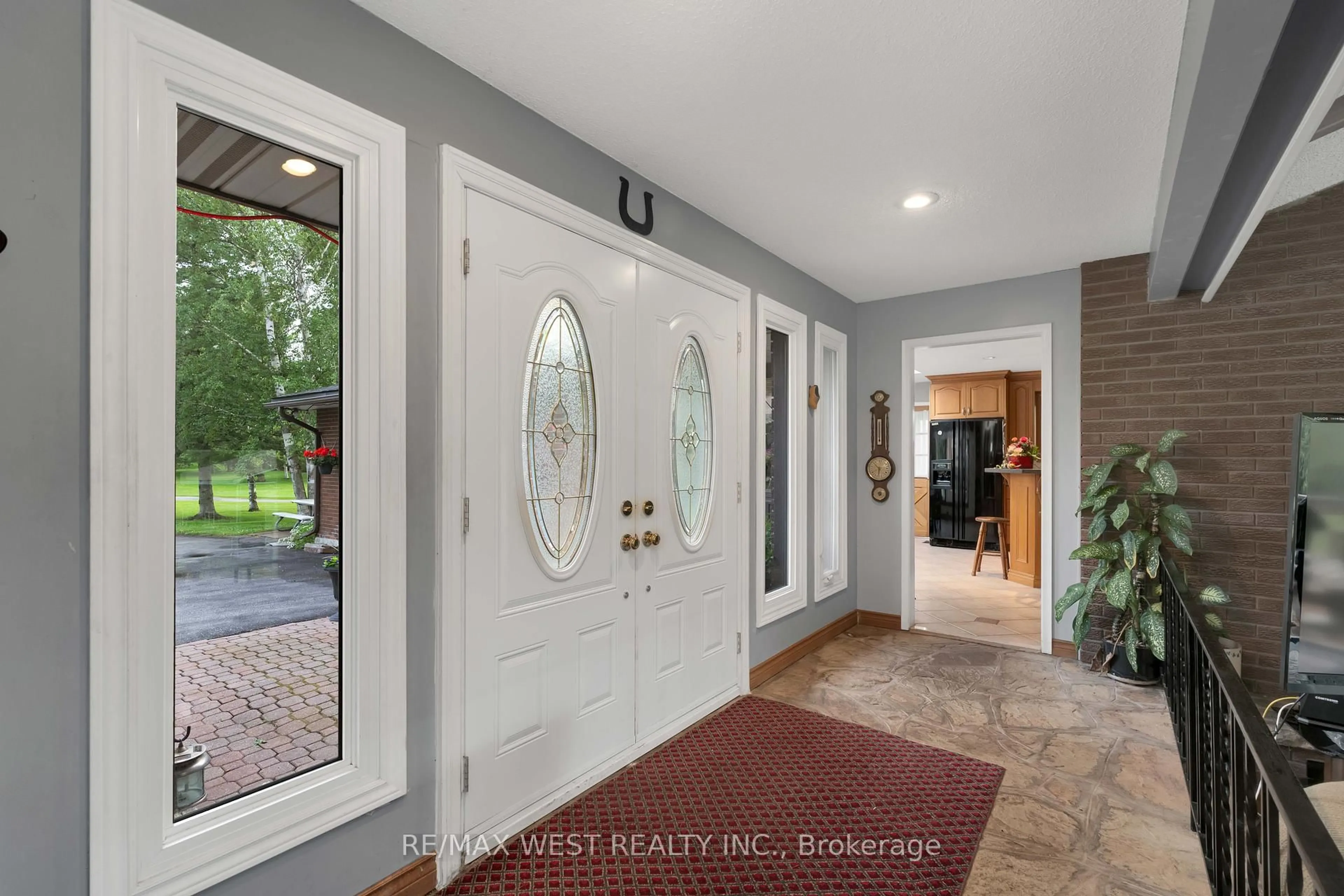 Indoor entryway for 5878 4th Line, New Tecumseth Ontario L0G 1W0