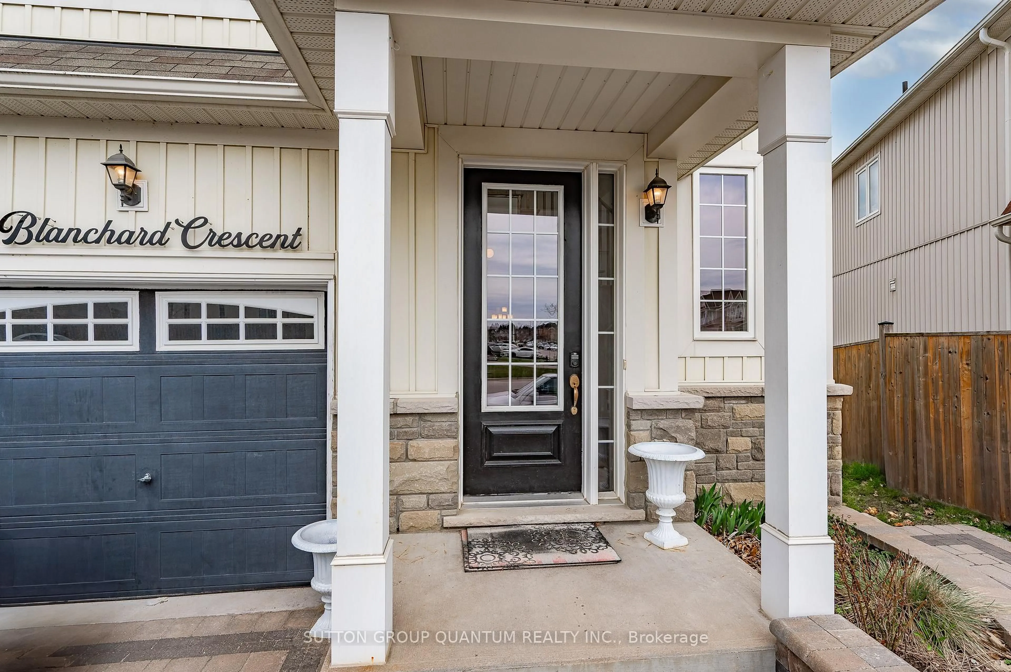 Indoor entryway for 58 Blanchard Cres, Essa Ontario L8M 1B5