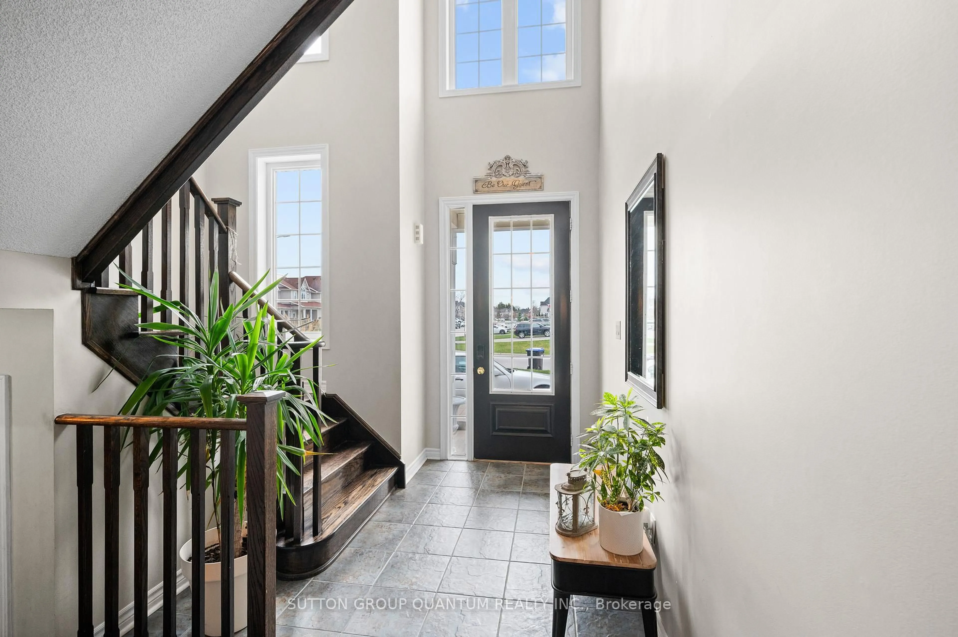Indoor entryway for 58 Blanchard Cres, Essa Ontario L8M 1B5