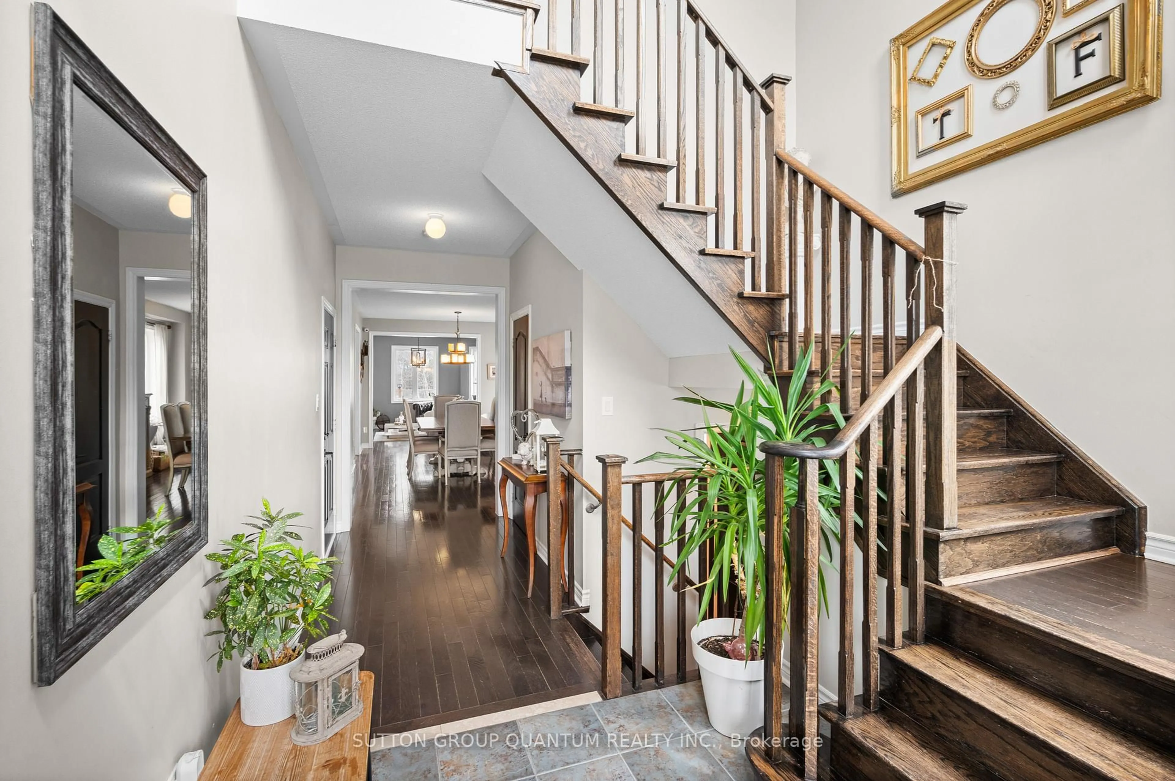 Indoor entryway for 58 Blanchard Cres, Essa Ontario L8M 1B5