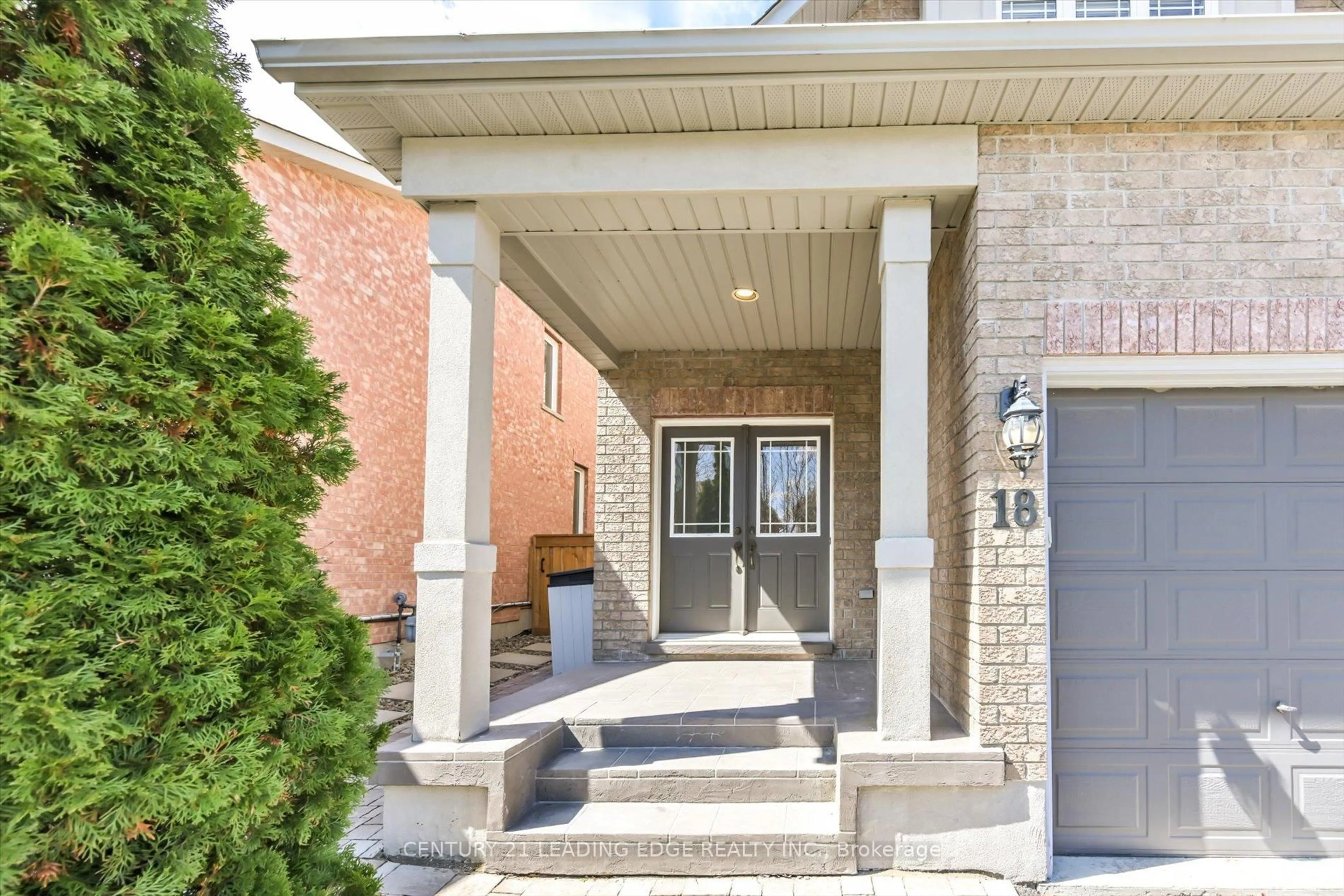 Indoor entryway for 18 Kerr Lane, Aurora Ontario L4G 0E5