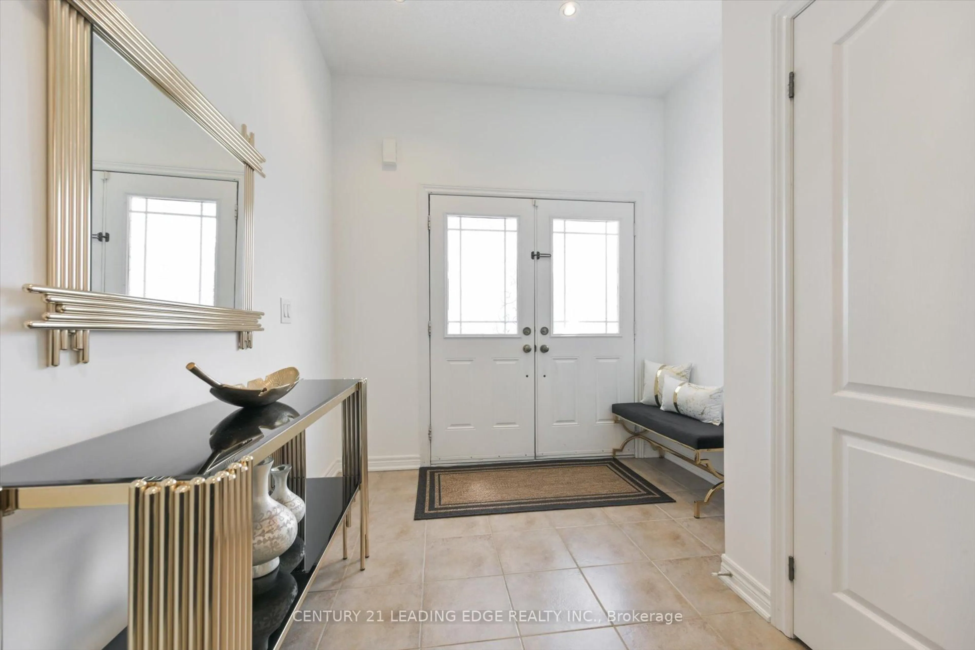 Indoor entryway for 18 Kerr Lane, Aurora Ontario L4G 0E5