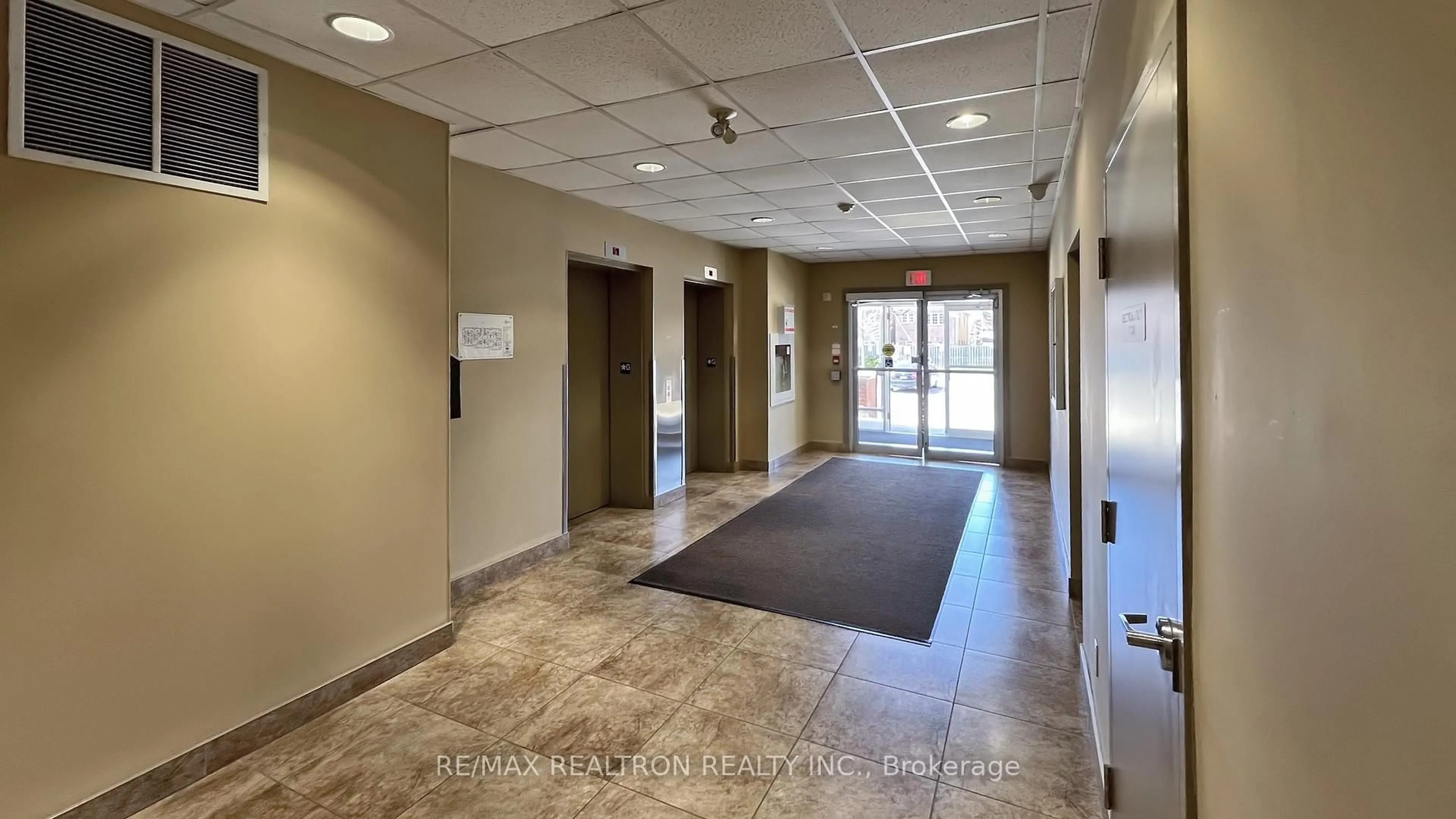 Indoor foyer for 7340 Markham Rd #304, Markham Ontario L3S 0B1
