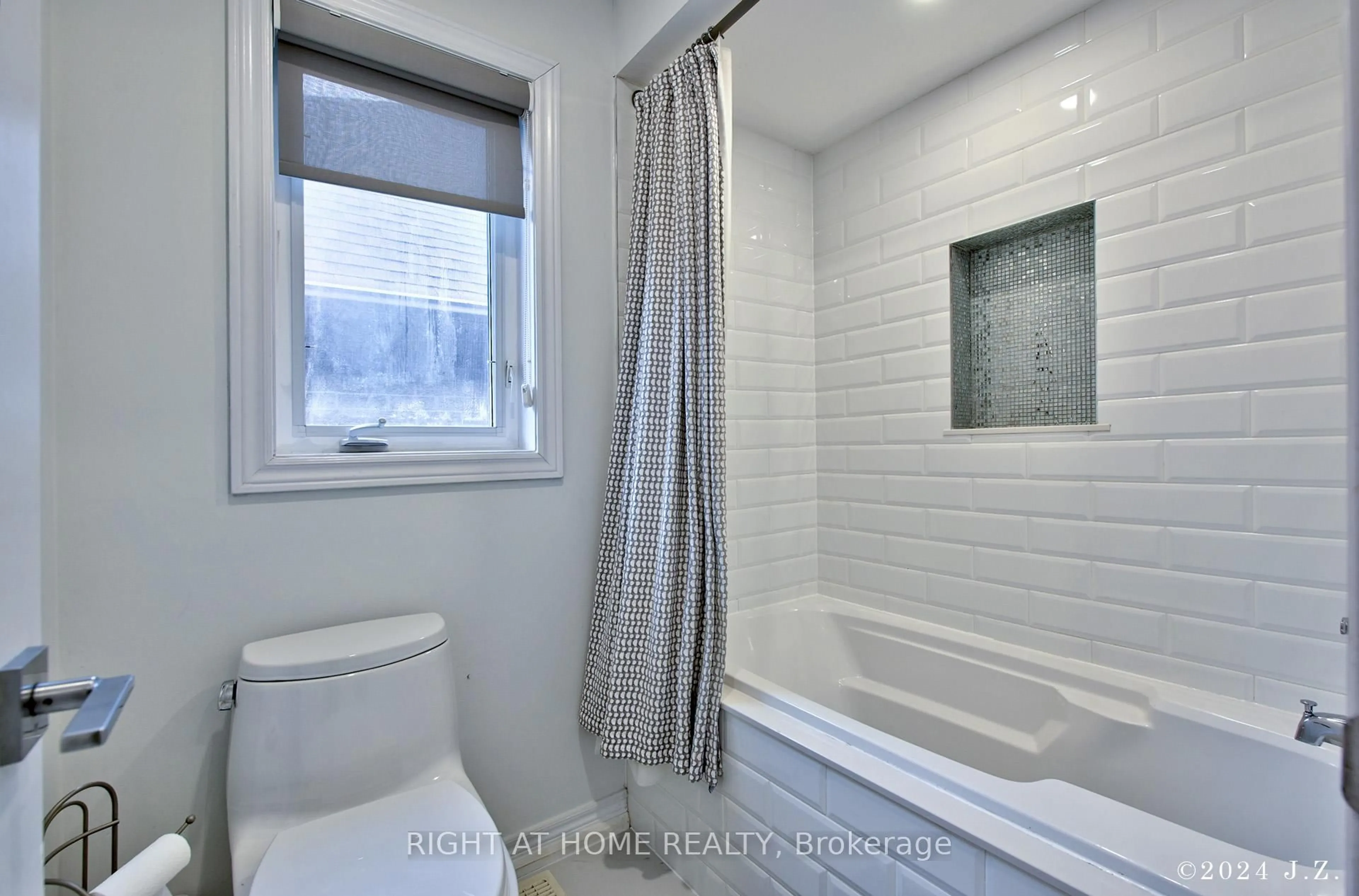 Contemporary bathroom, ceramic/tile floor for 19 Cabernet Rd, Vaughan Ontario L4J 8X6