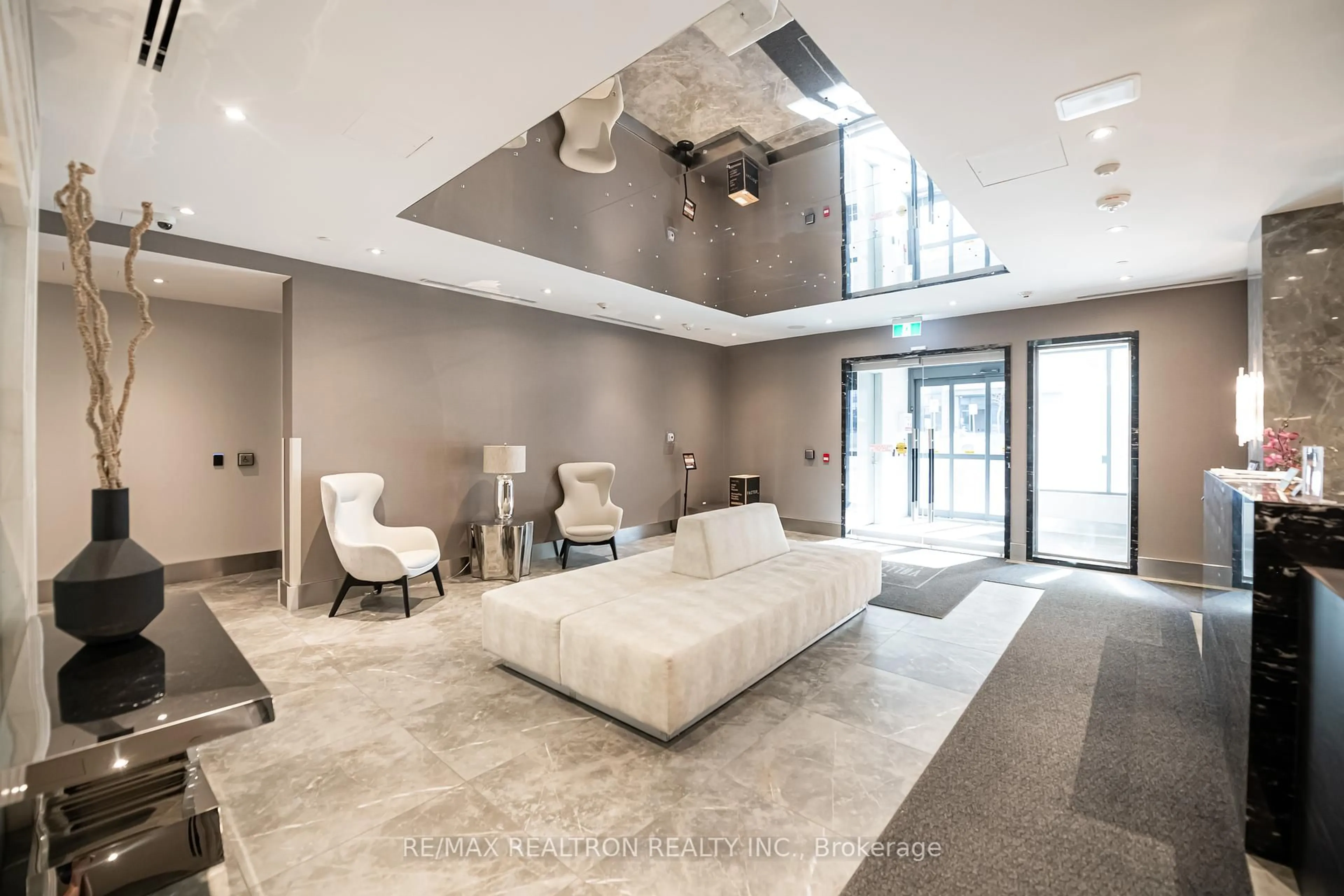 Lobby for 398 Highway 7 N/A #215, Richmond Hill Ontario L4B 0G6