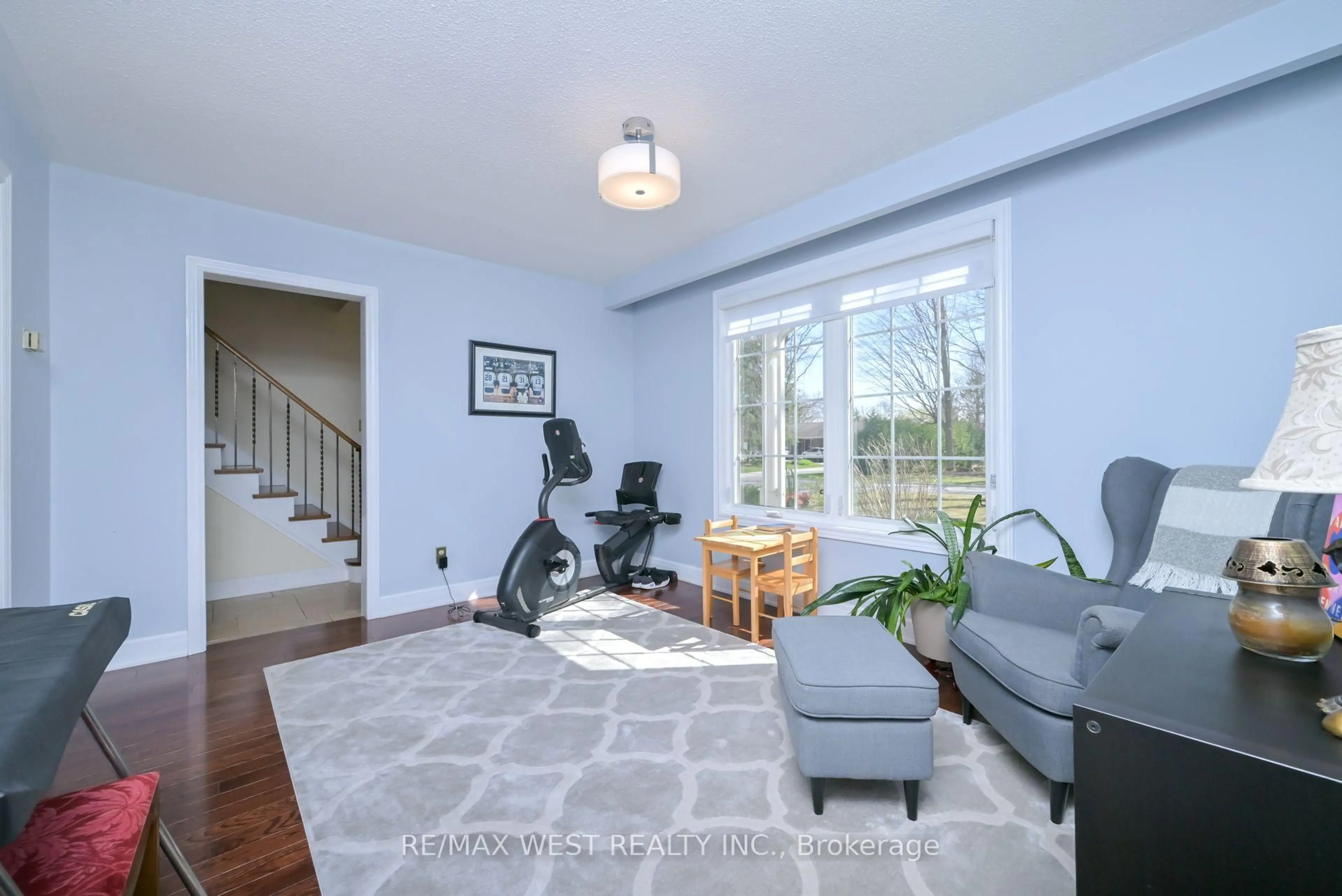 Living room with furniture, unknown for 24 Cedarwood Cres, King Ontario L0G 1N0