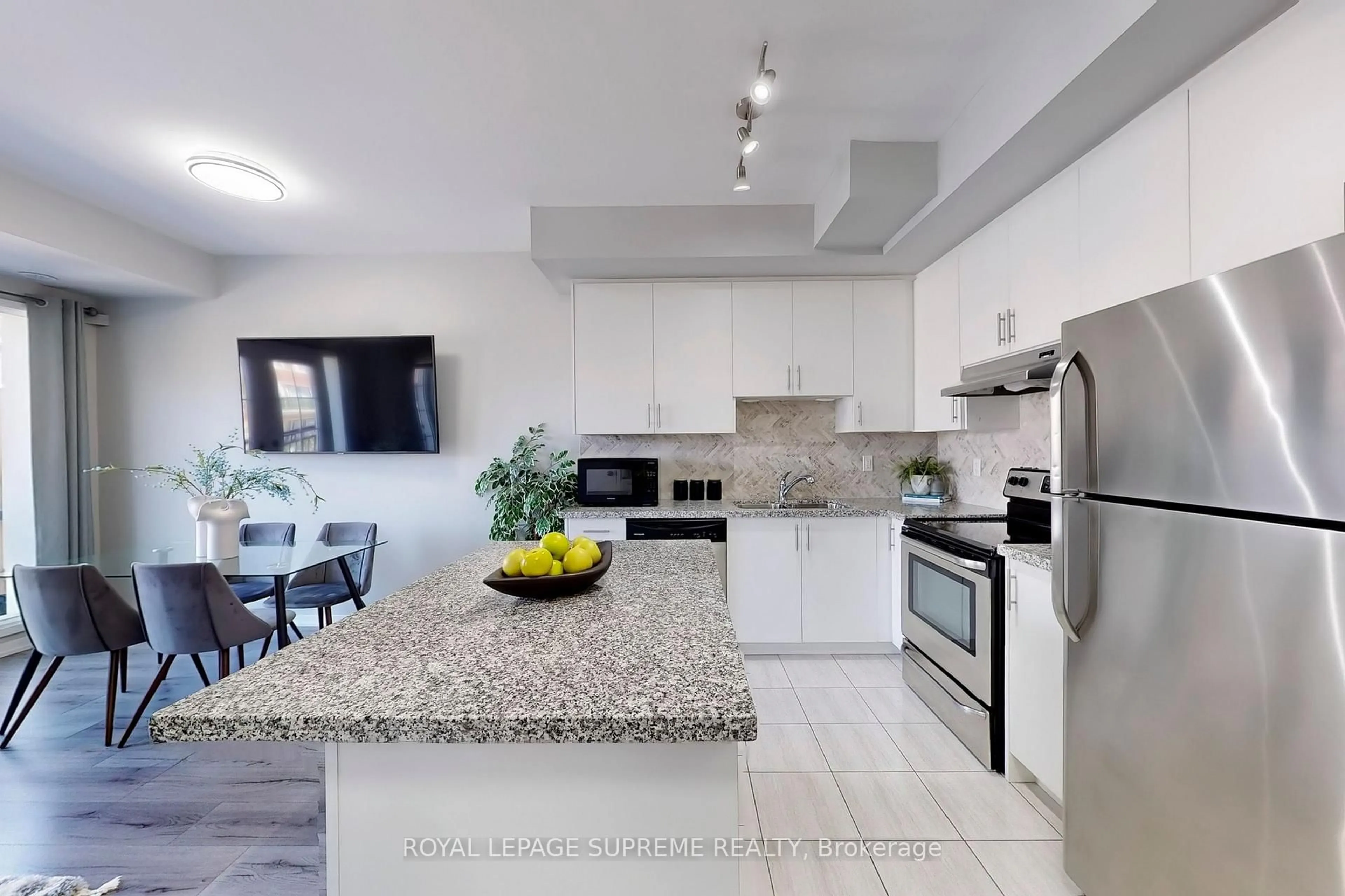 Open concept kitchen, ceramic/tile floor for 26 Bruce St #C08, Vaughan Ontario L4L 0H4