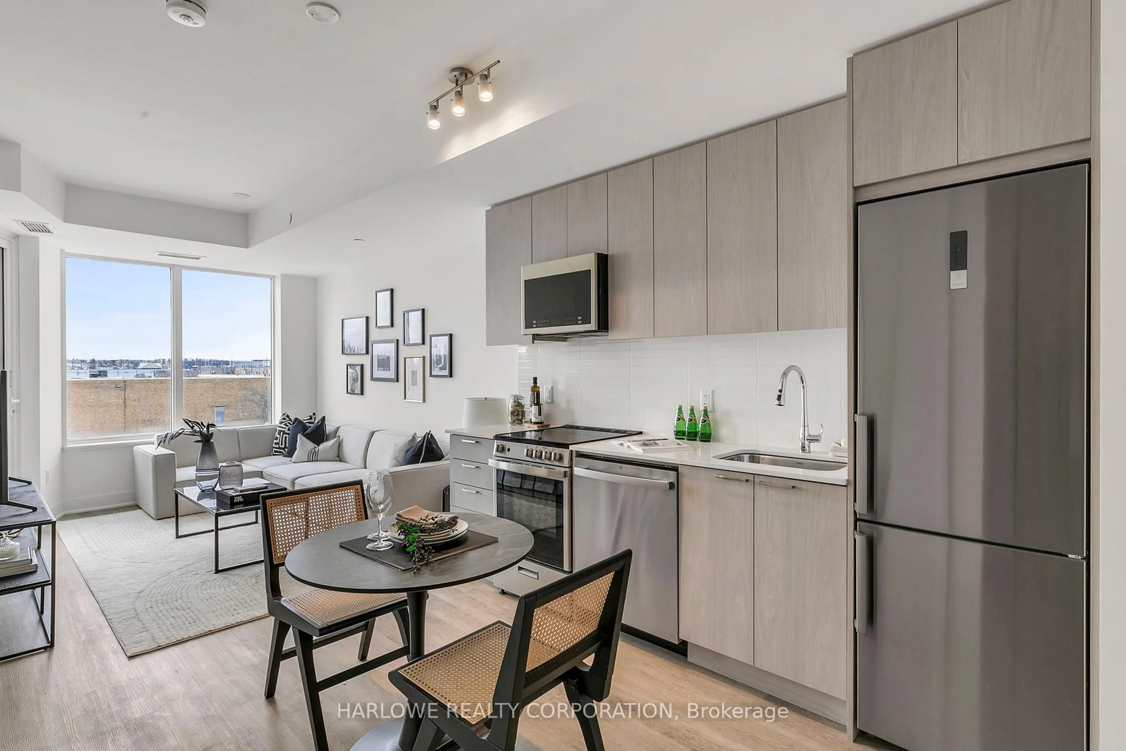 Open concept kitchen, unknown for 185 Deerfield Rd #308, Newmarket Ontario L3Y 0G7