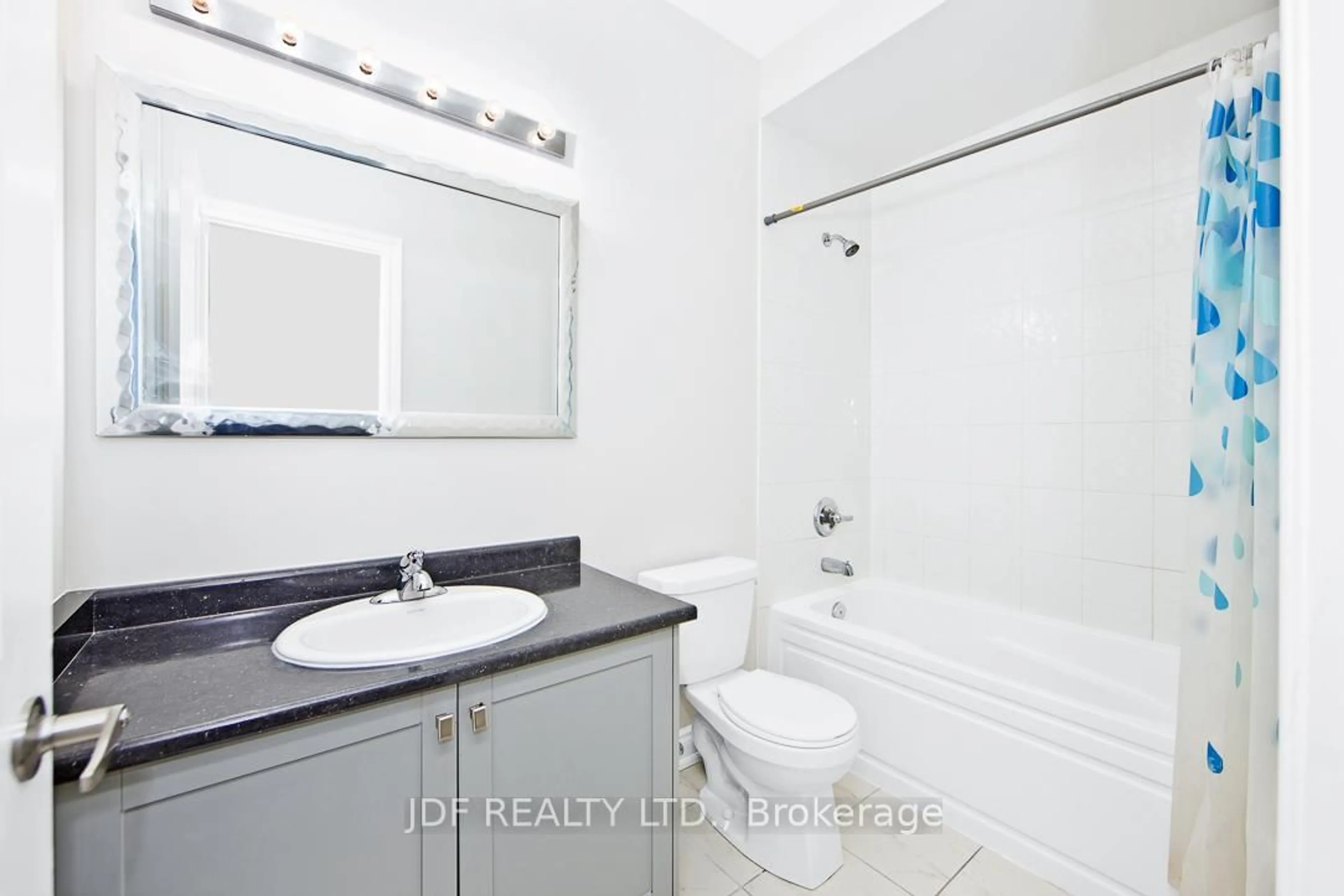 Standard bathroom, unknown for 125 Cranbrook Cres, Vaughan Ontario L4H 4G9