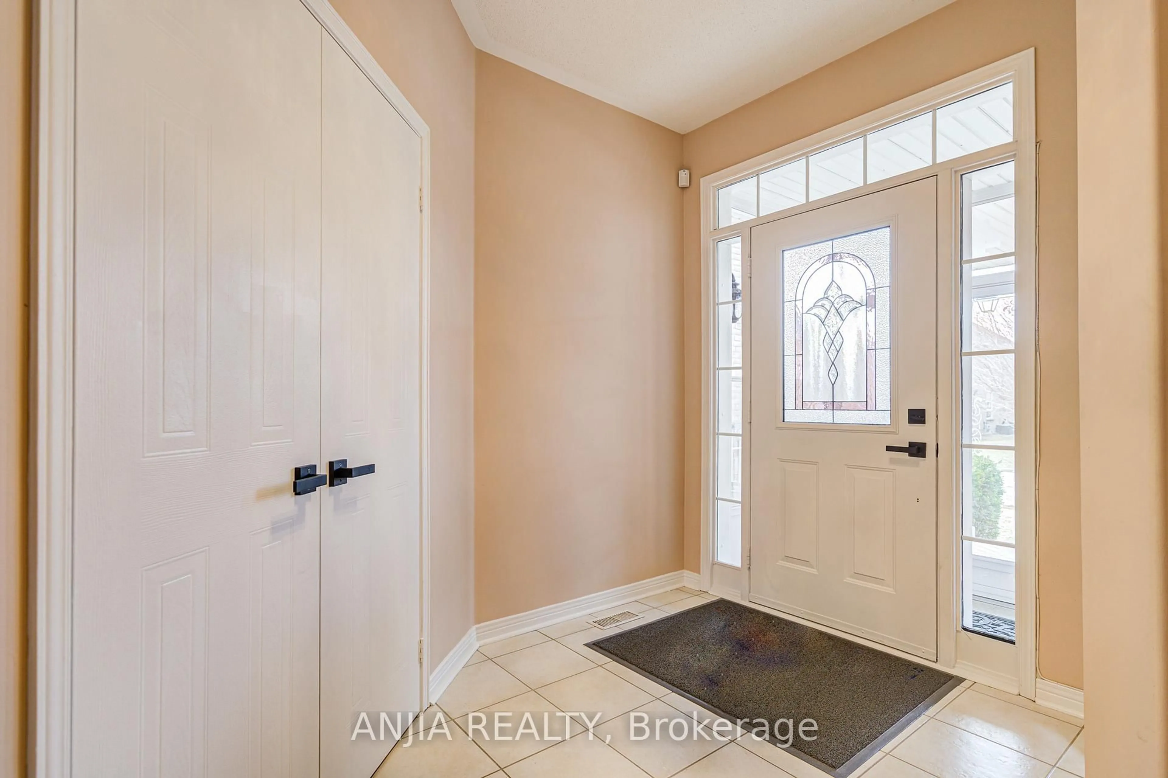 Indoor entryway for 49 Kentley St, Markham Ontario L6C 3G2