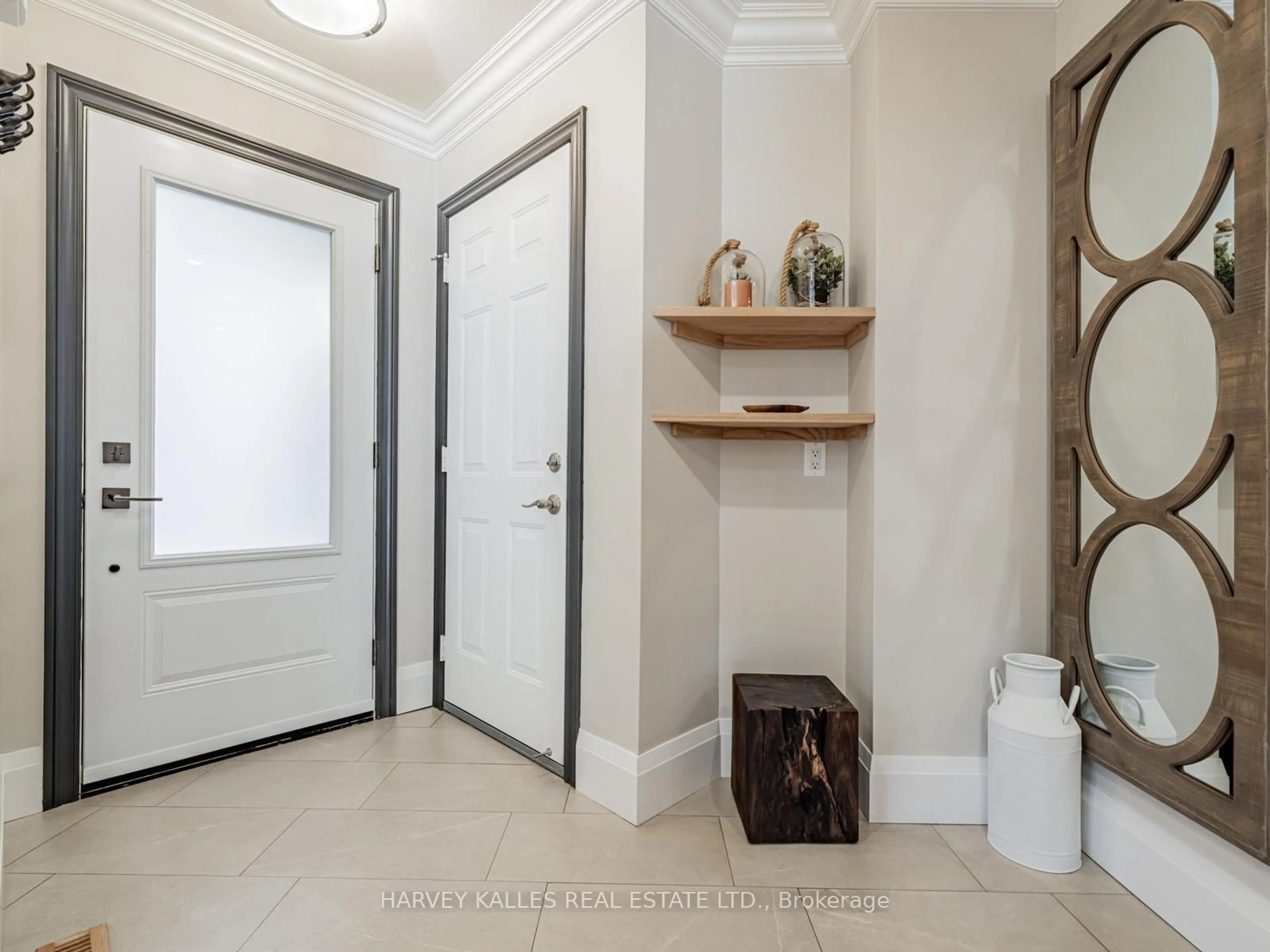 Indoor entryway for 83 Stemmle Dr, Aurora Ontario L4G 6N4