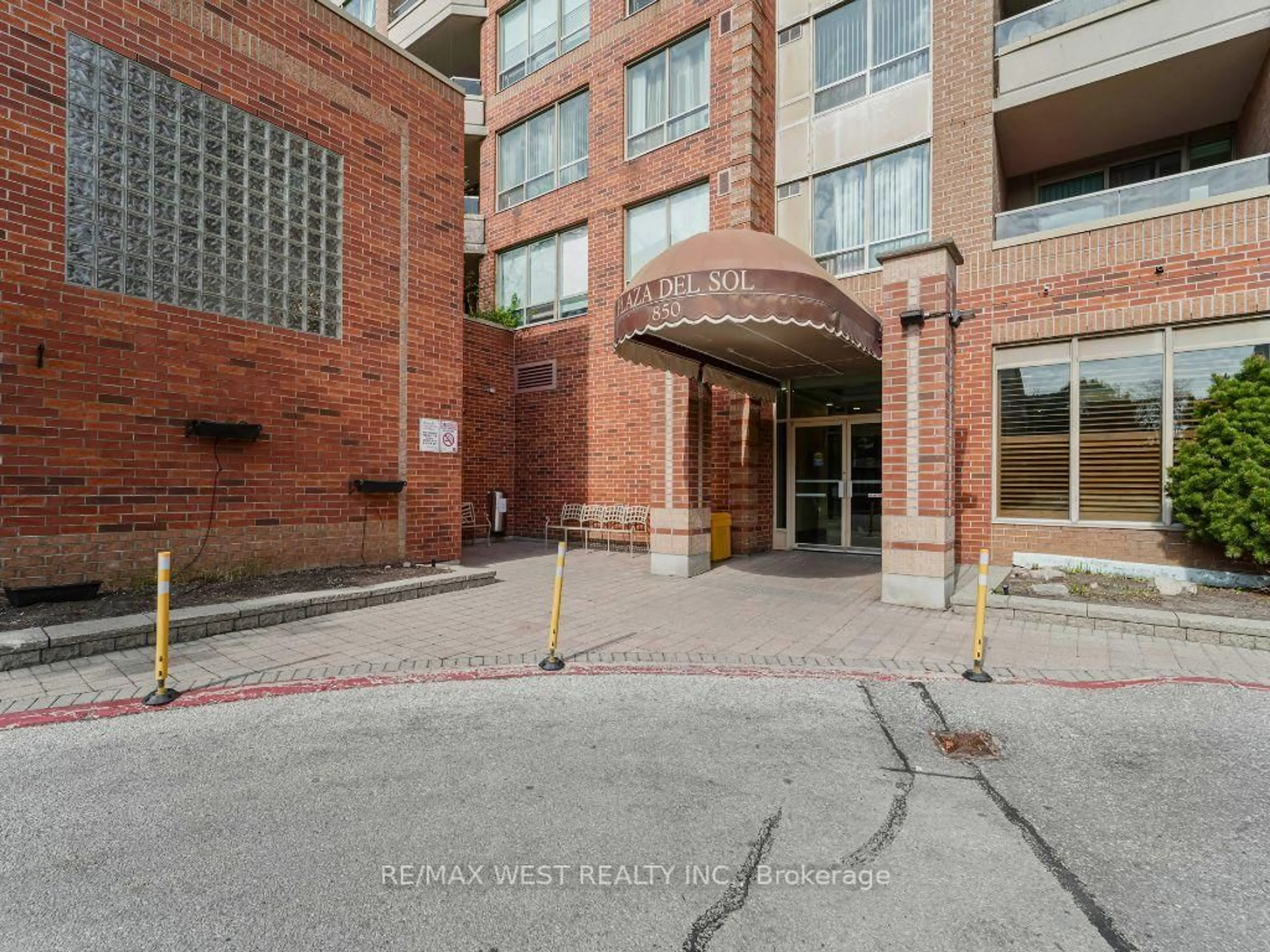 Indoor foyer for 850 Steeles Ave #1001, Vaughan Ontario L4J 8E7