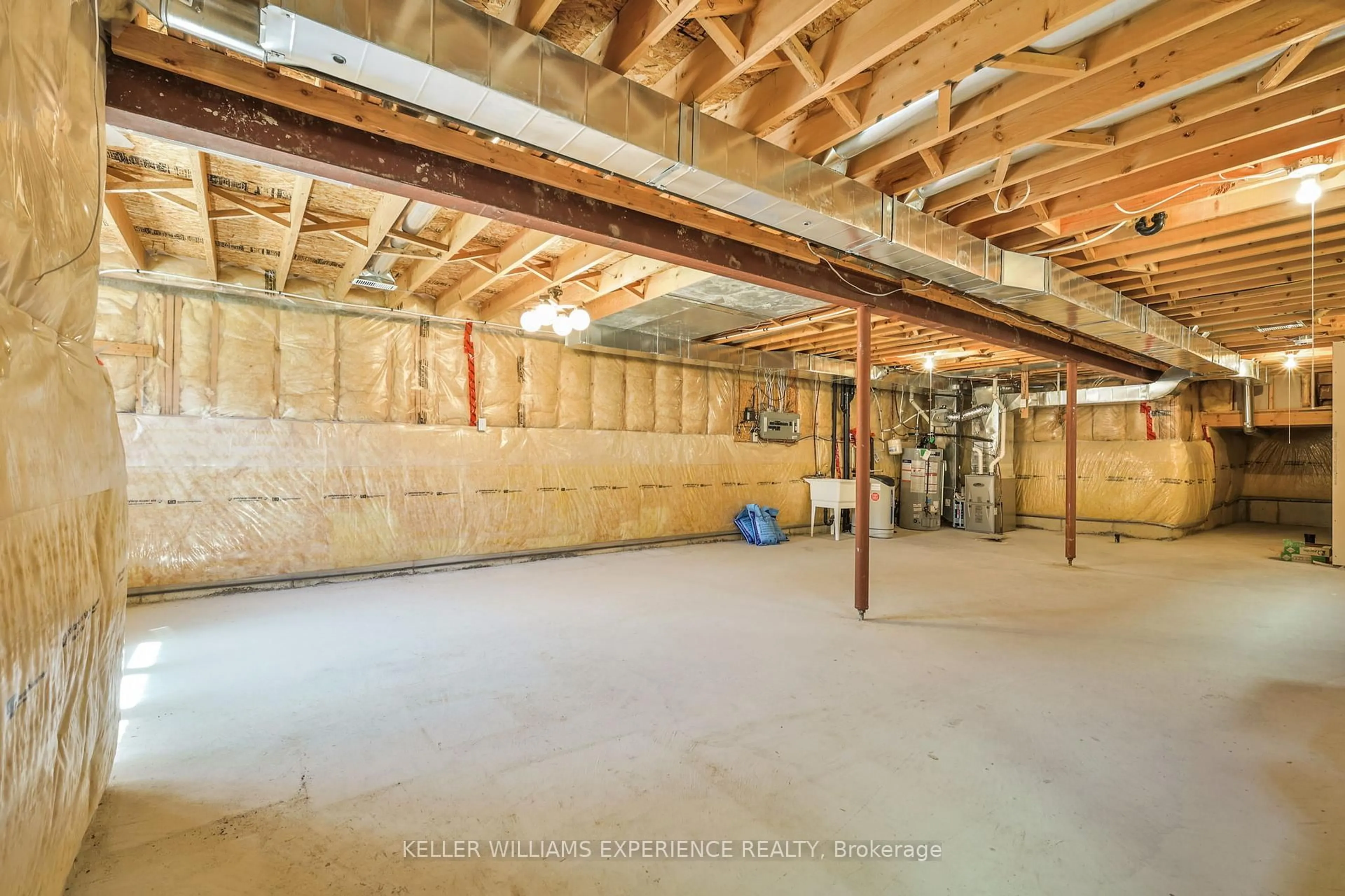 Indoor garage for 35 Legion Way, Essa Ontario L3W 0M7