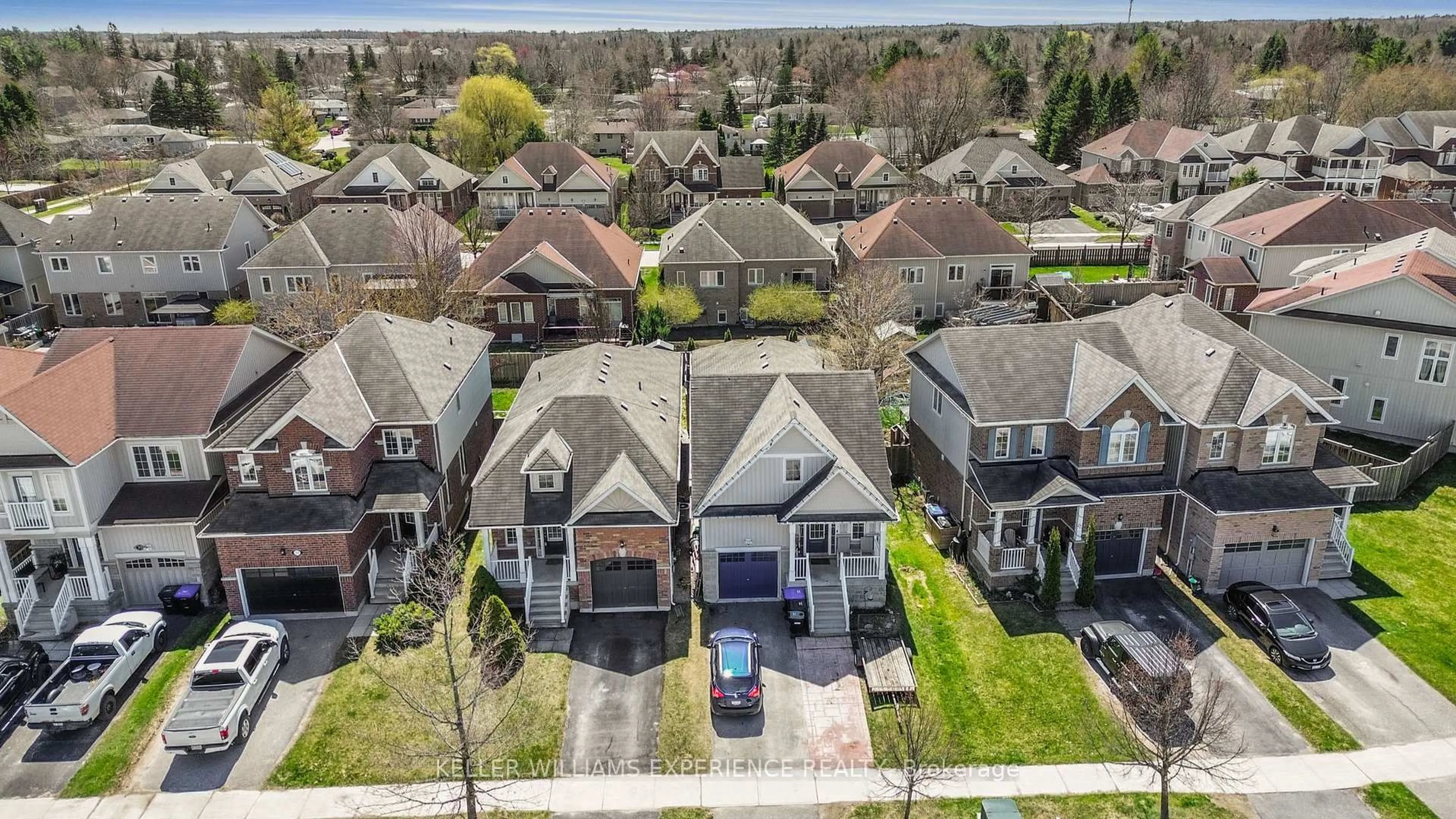 A pic from outside/outdoor area/front of a property/back of a property/a pic from drone, street for 35 Legion Way, Essa Ontario L3W 0M7